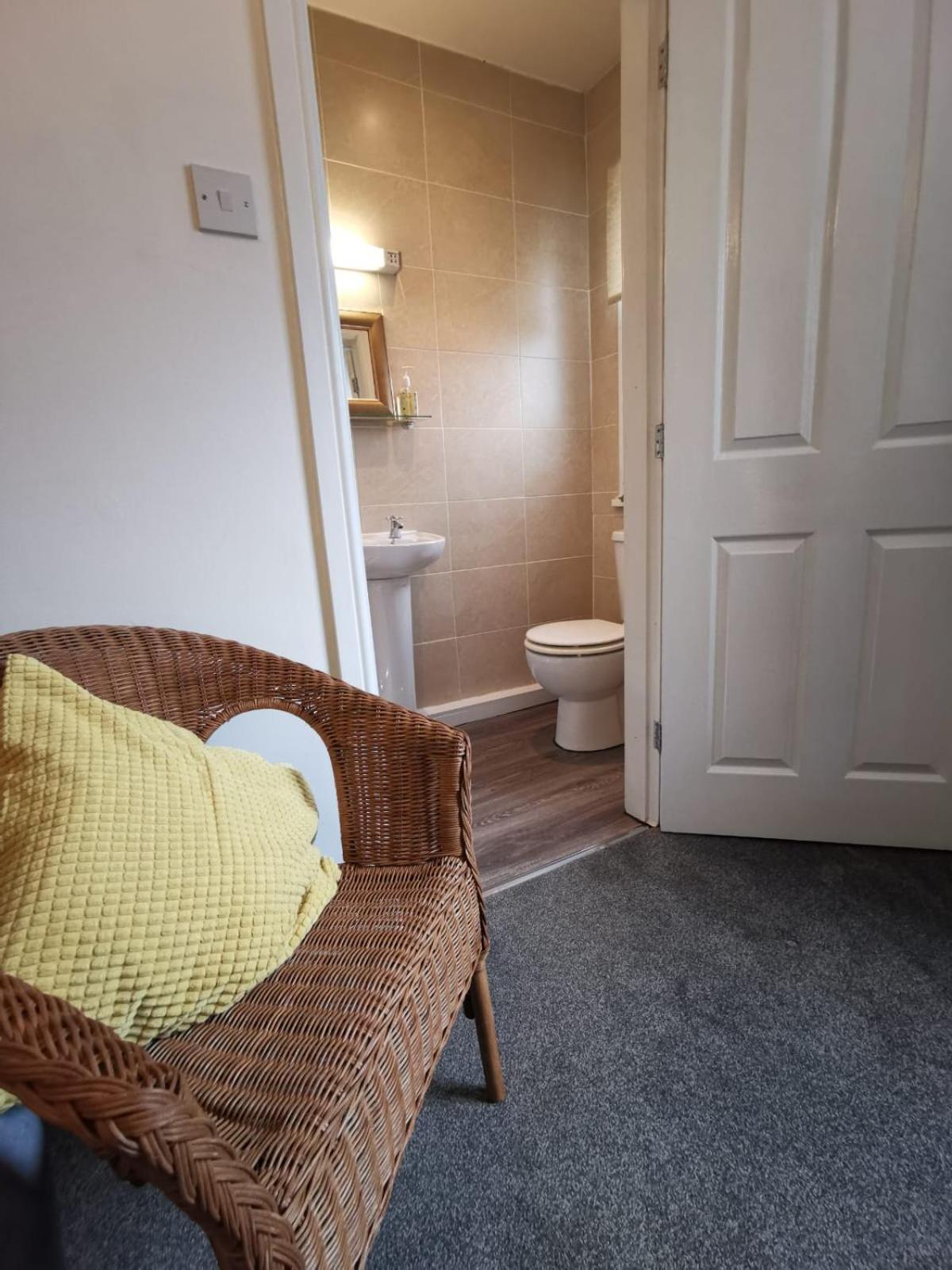 Double Room - Photo 15