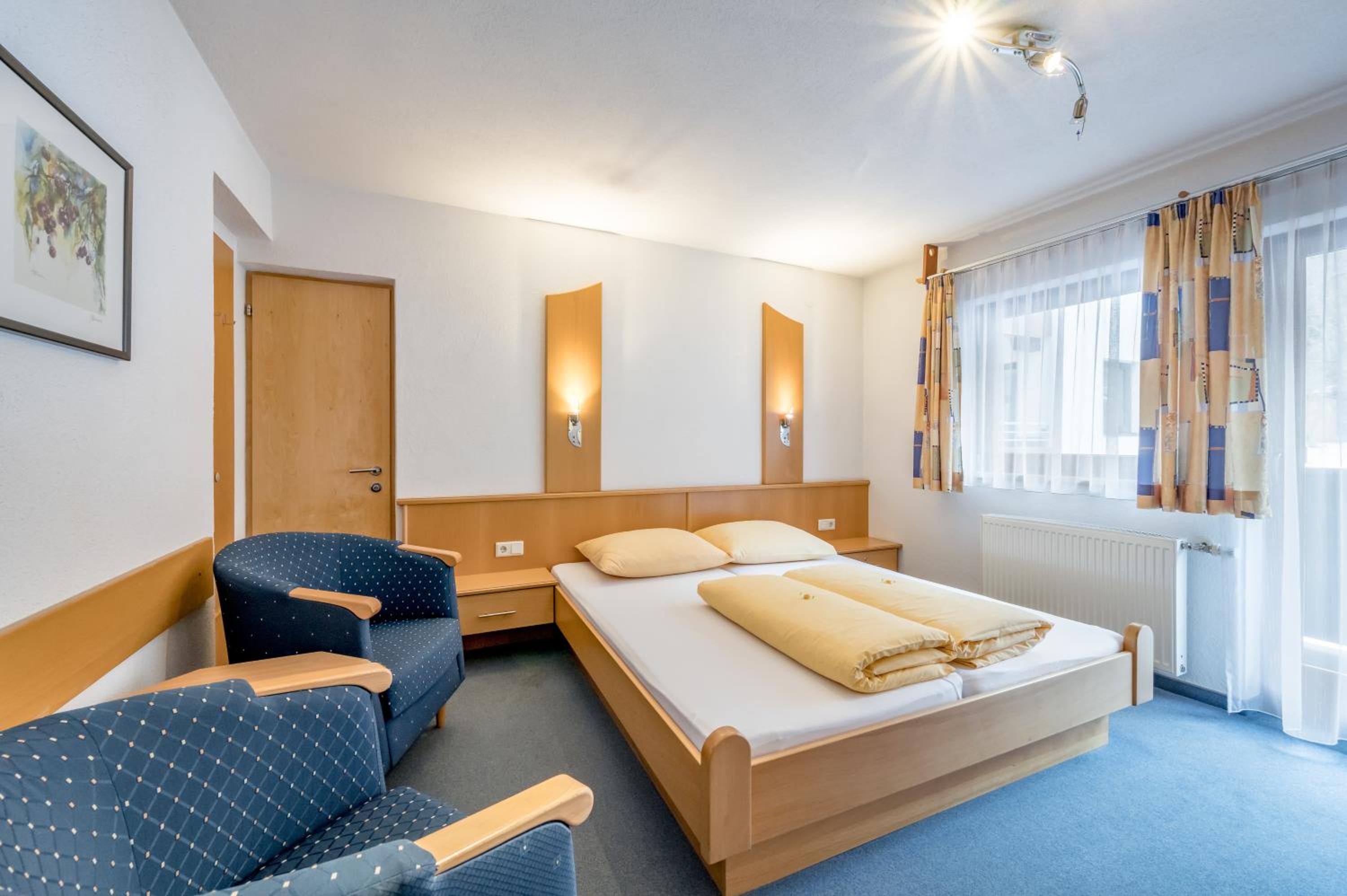Double Room with Balcony - Photo 1