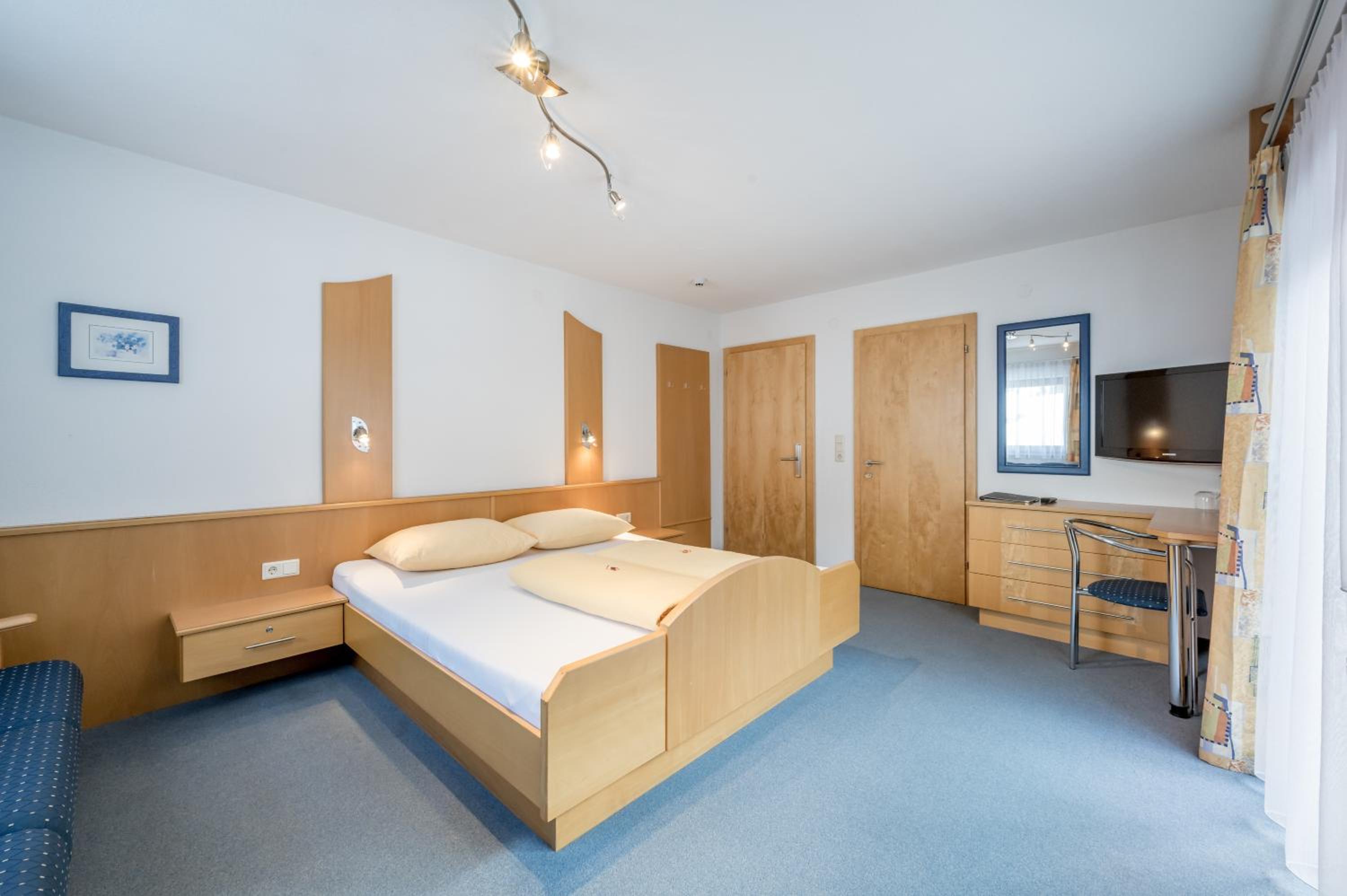Double Room with Mountain View - Photo 1