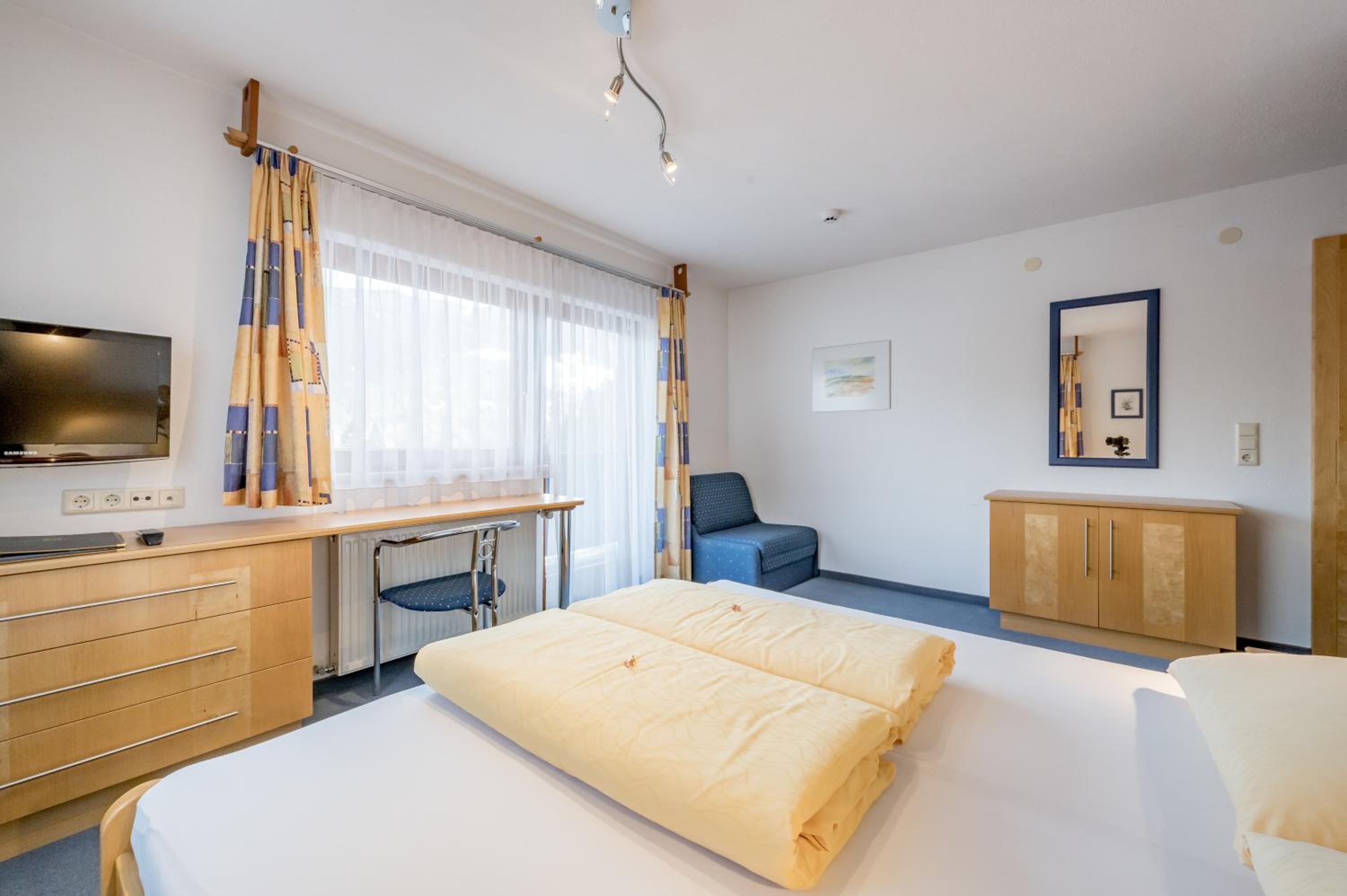 Double Room with Mountain View - Photo 4