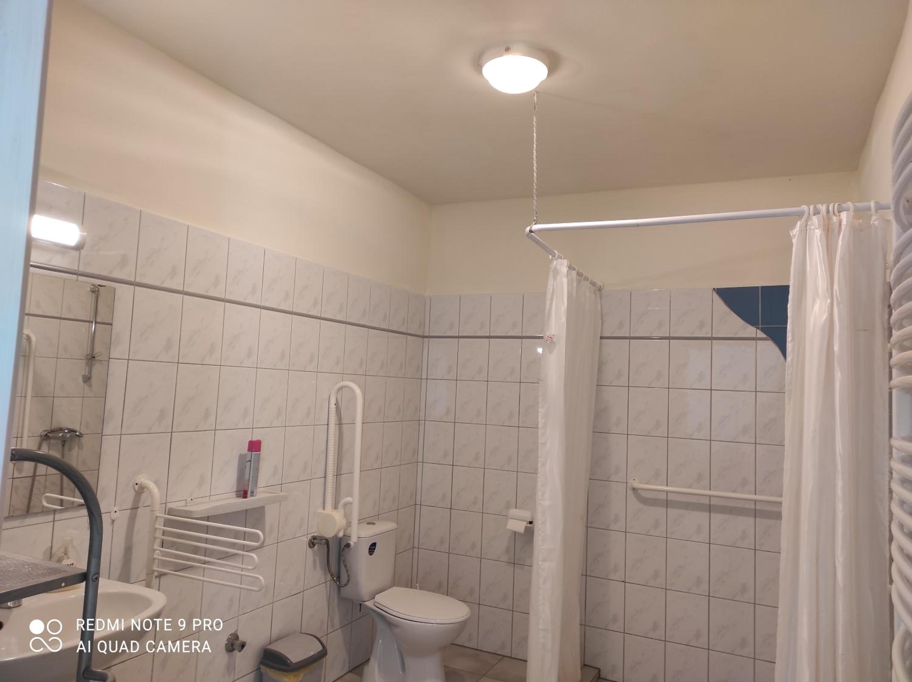 Twin Room - Disability Access photo 3