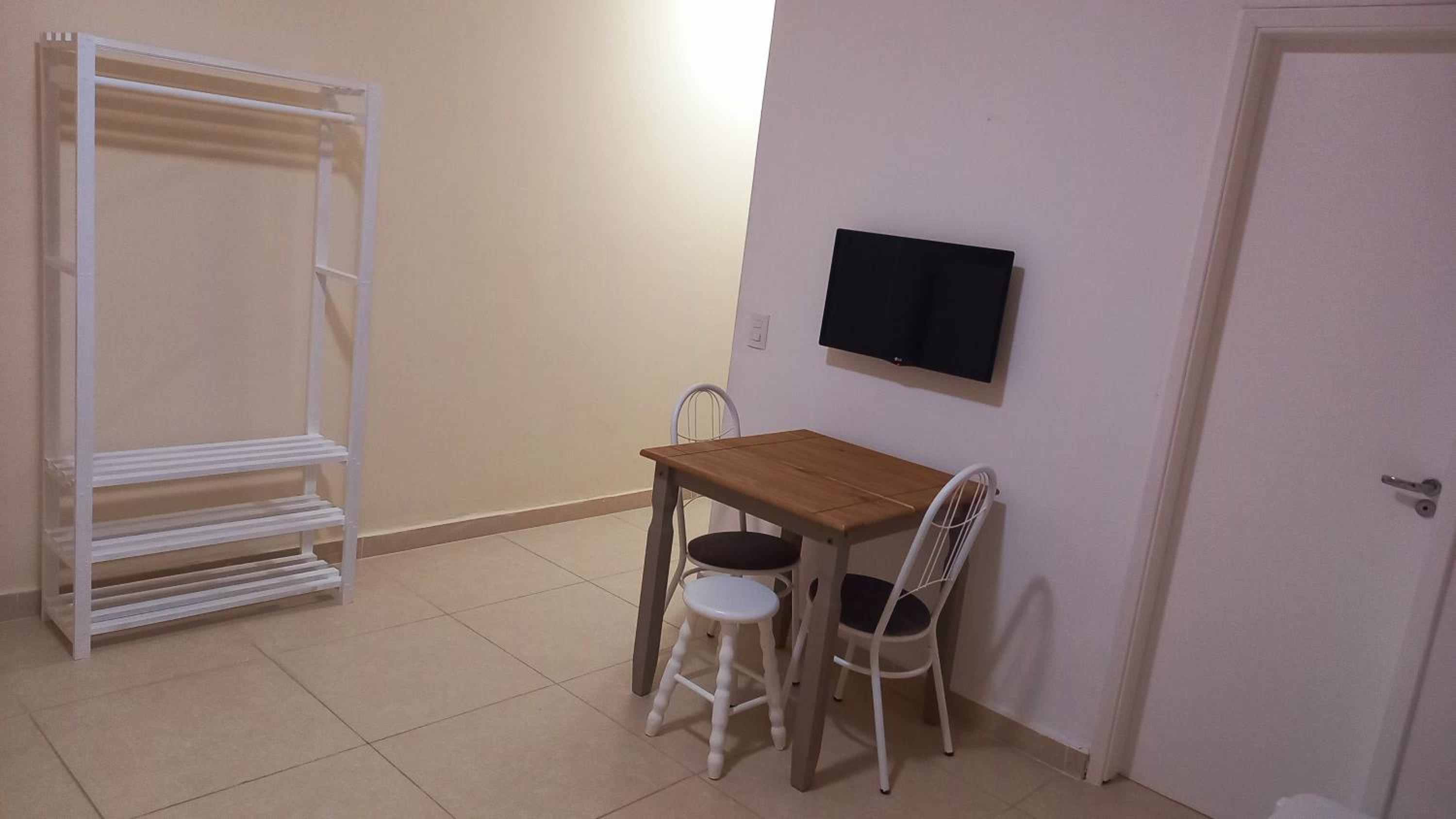 Suite with Balcony - Photo 4