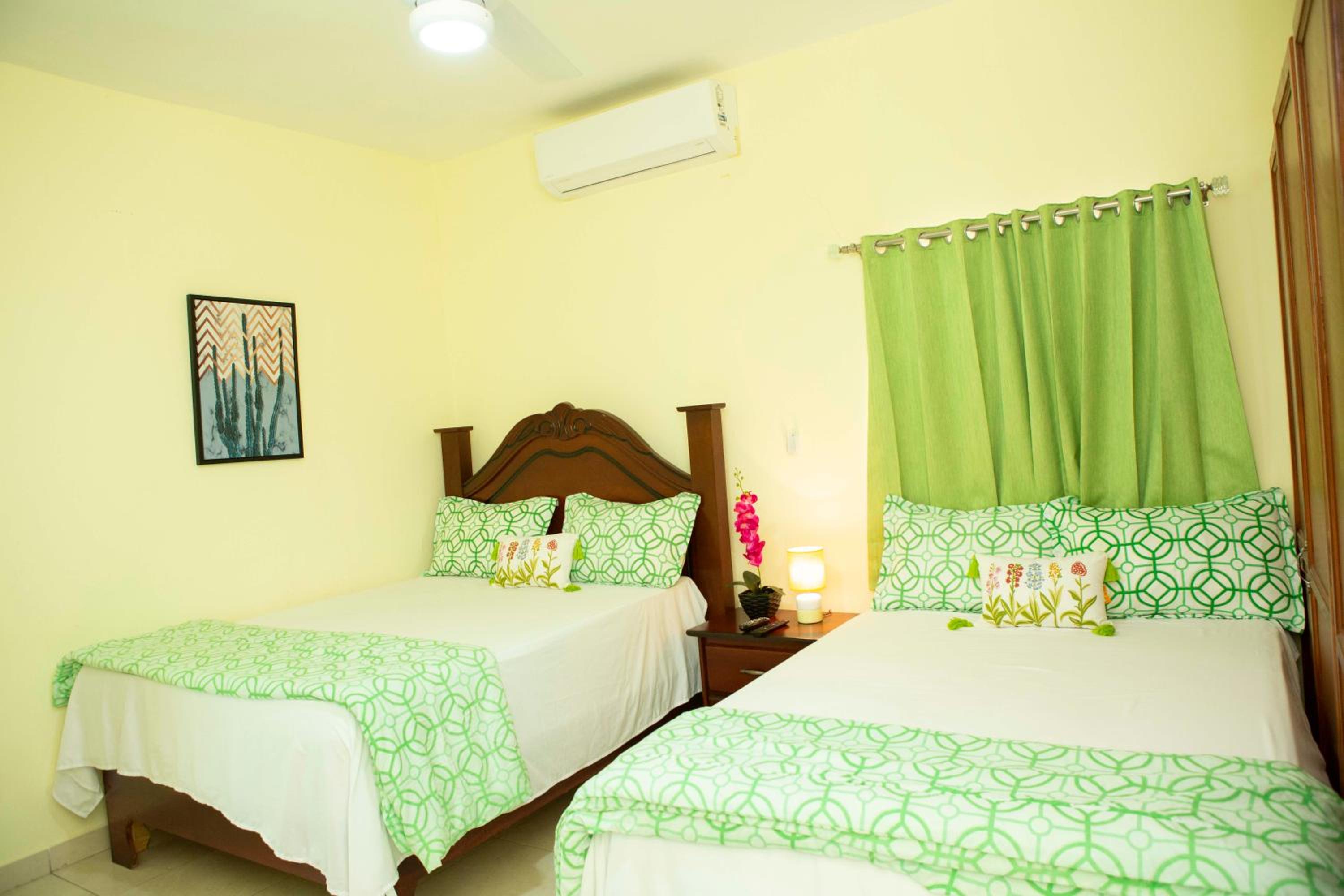 Quadruple Room with Private Bathroom photo 3