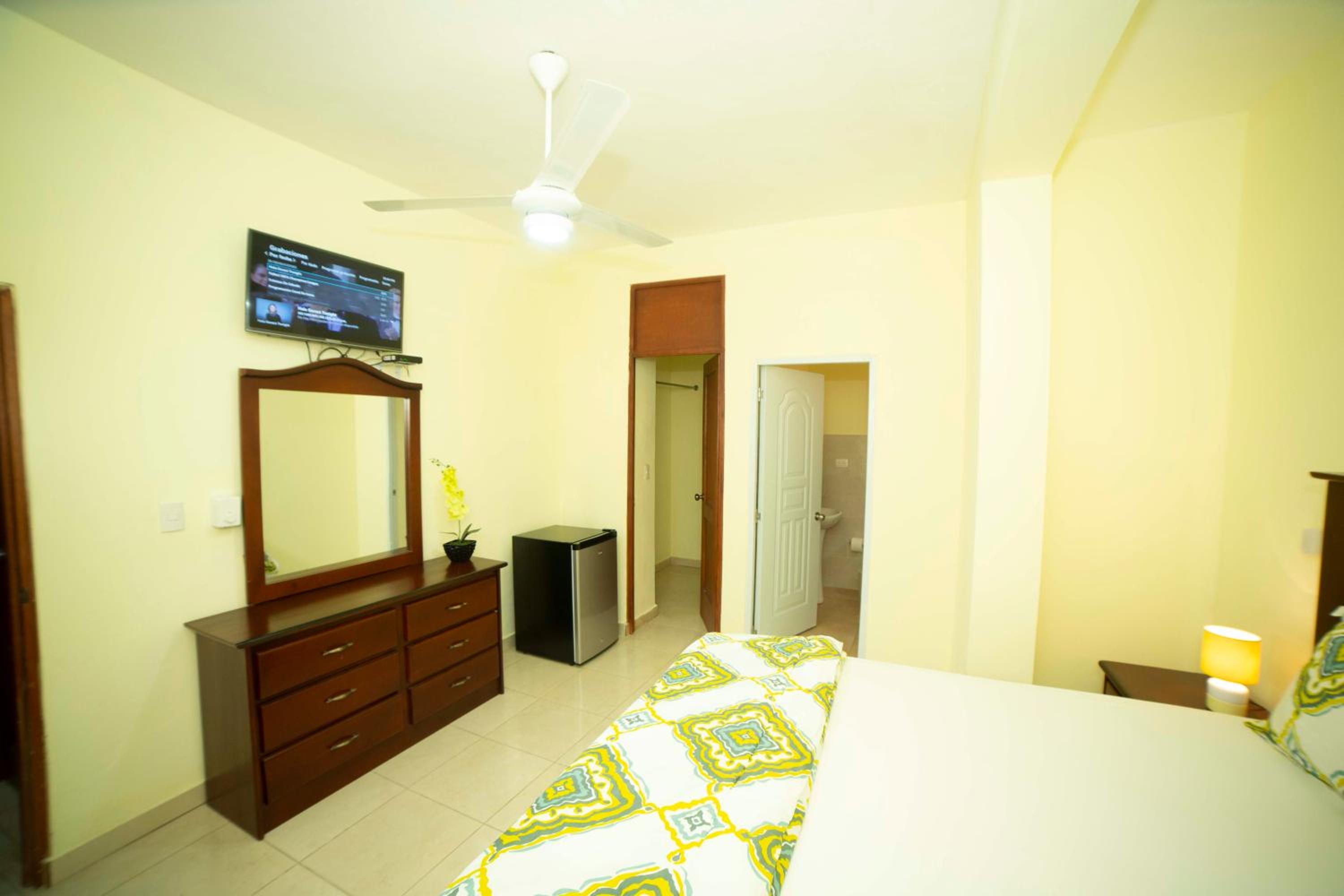 Deluxe Family Room photo 2