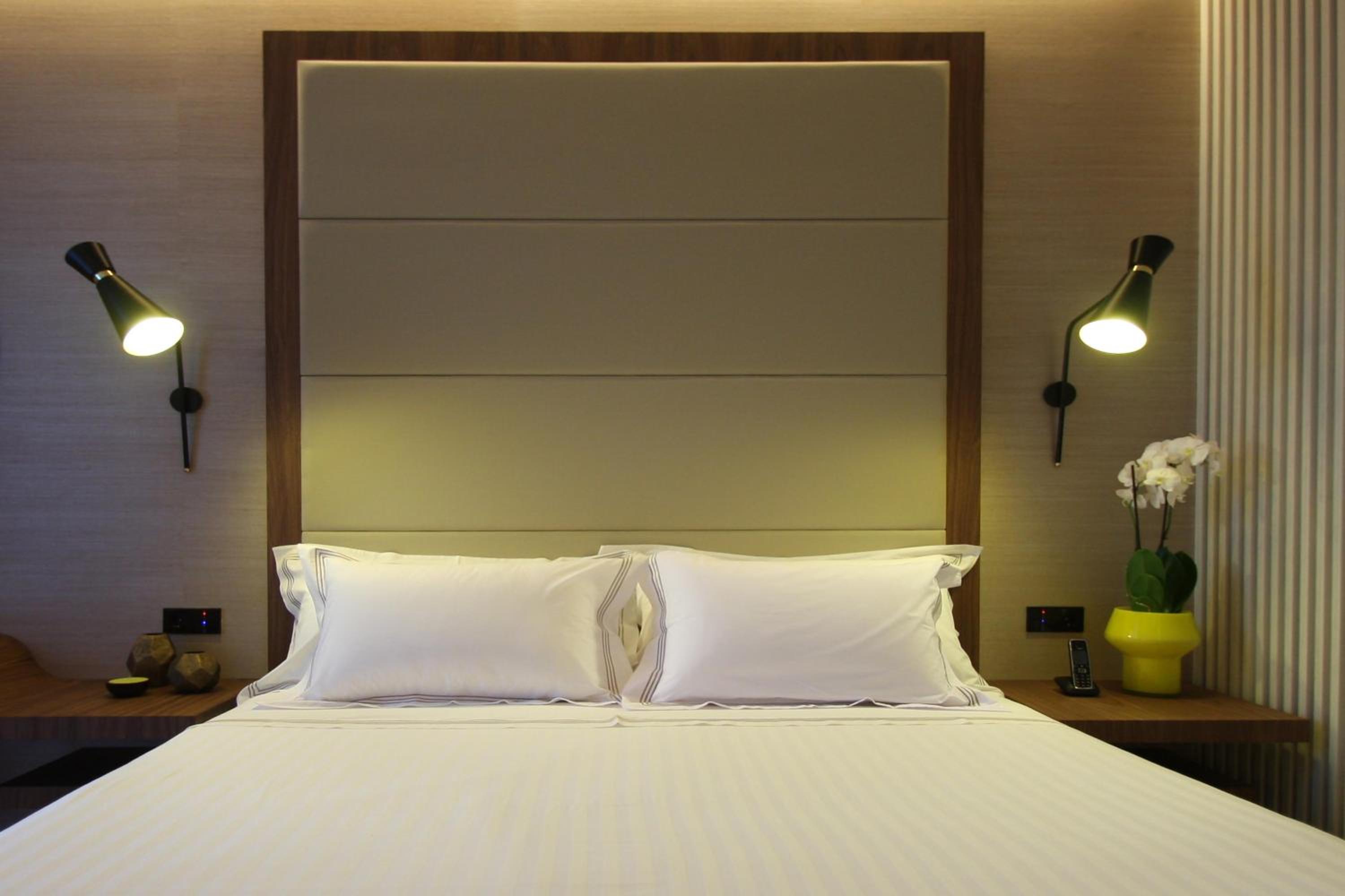 Available room thumbnail 5