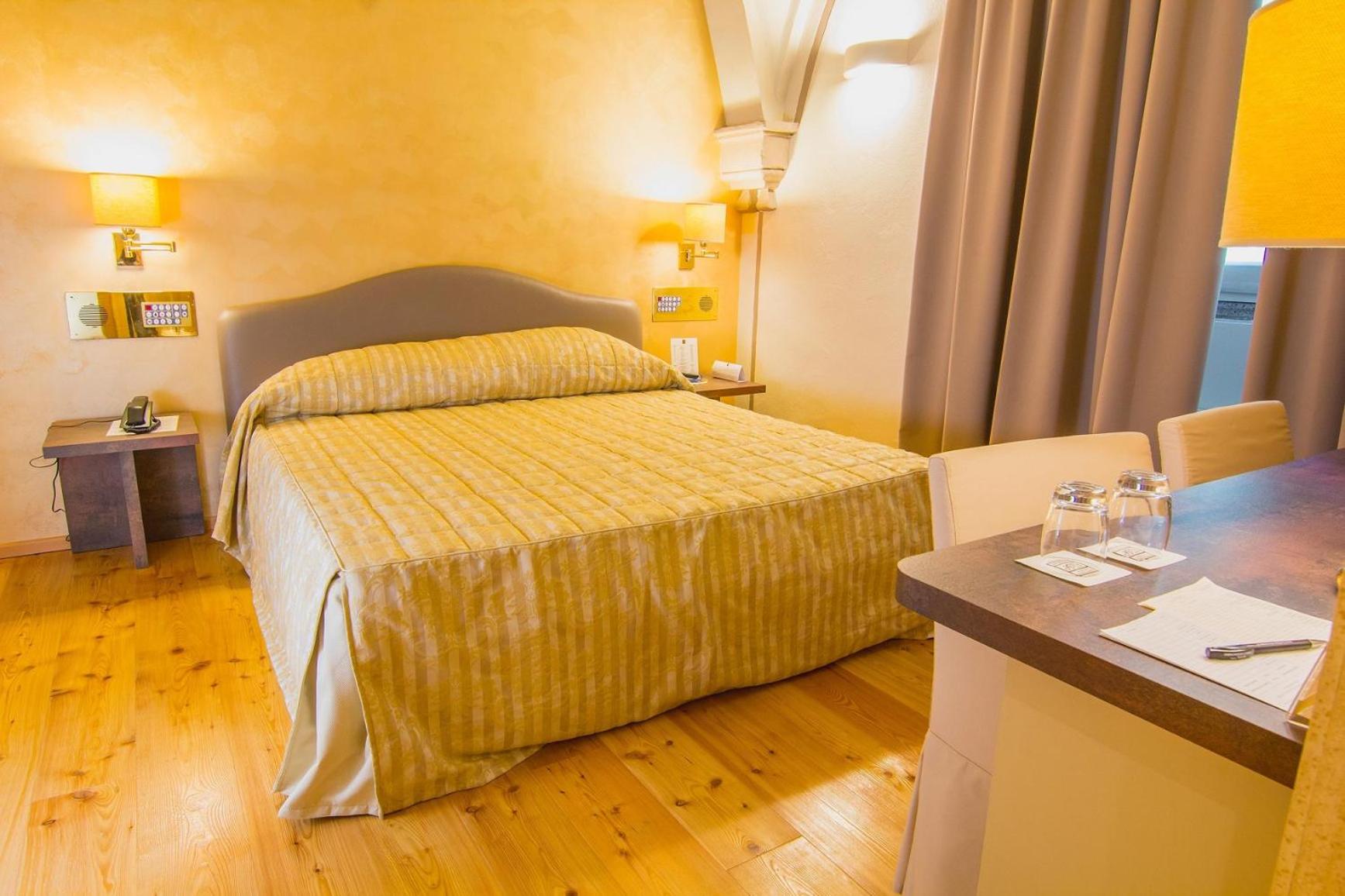 Double or Twin Room - Photo 10