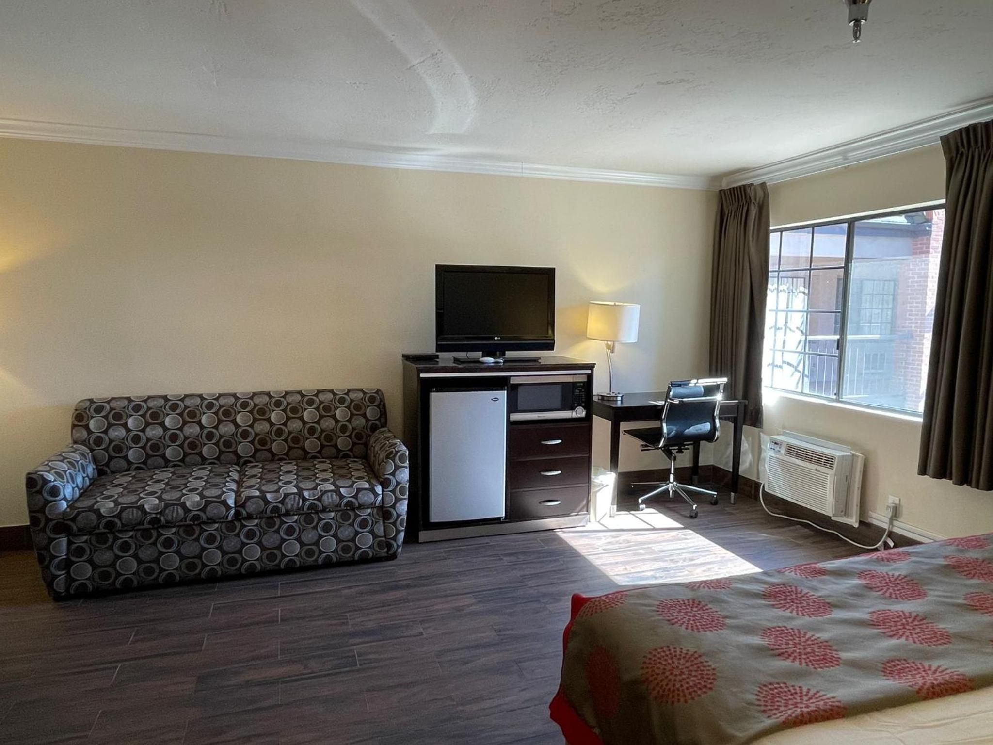 King Room - Non-Smoking - Photo 15