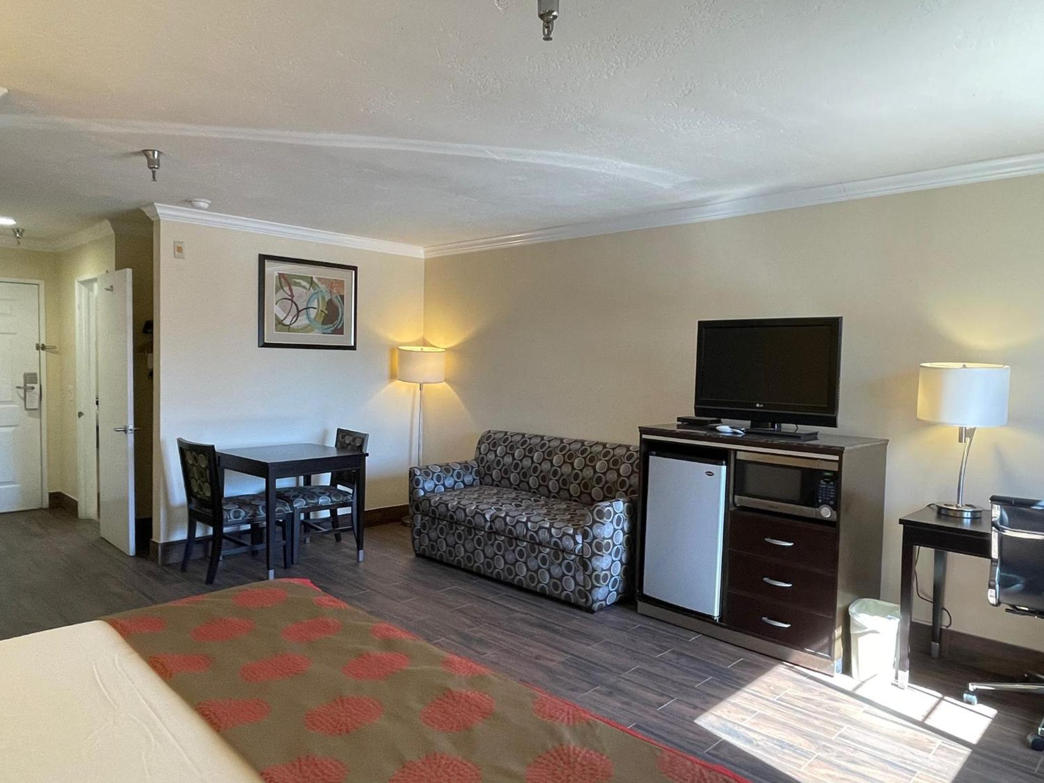 King Room - Non-Smoking - Photo 2