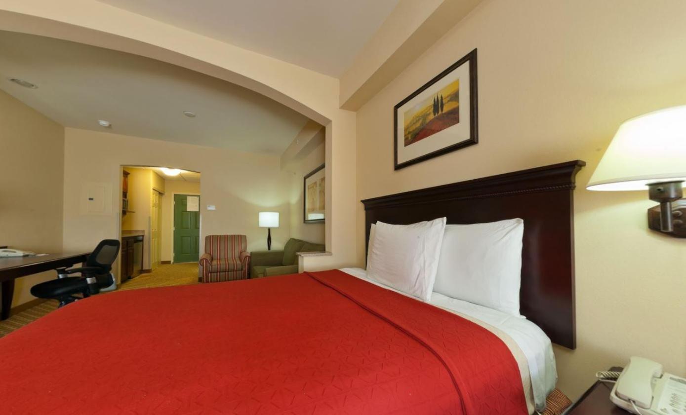 Studio Suite with Two Queen Beds and Whirlpool - Non-Smoking