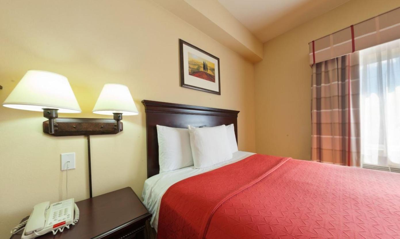 Studio Suite with Two Queen Beds - Disability Access/Non-Smoking photo 3