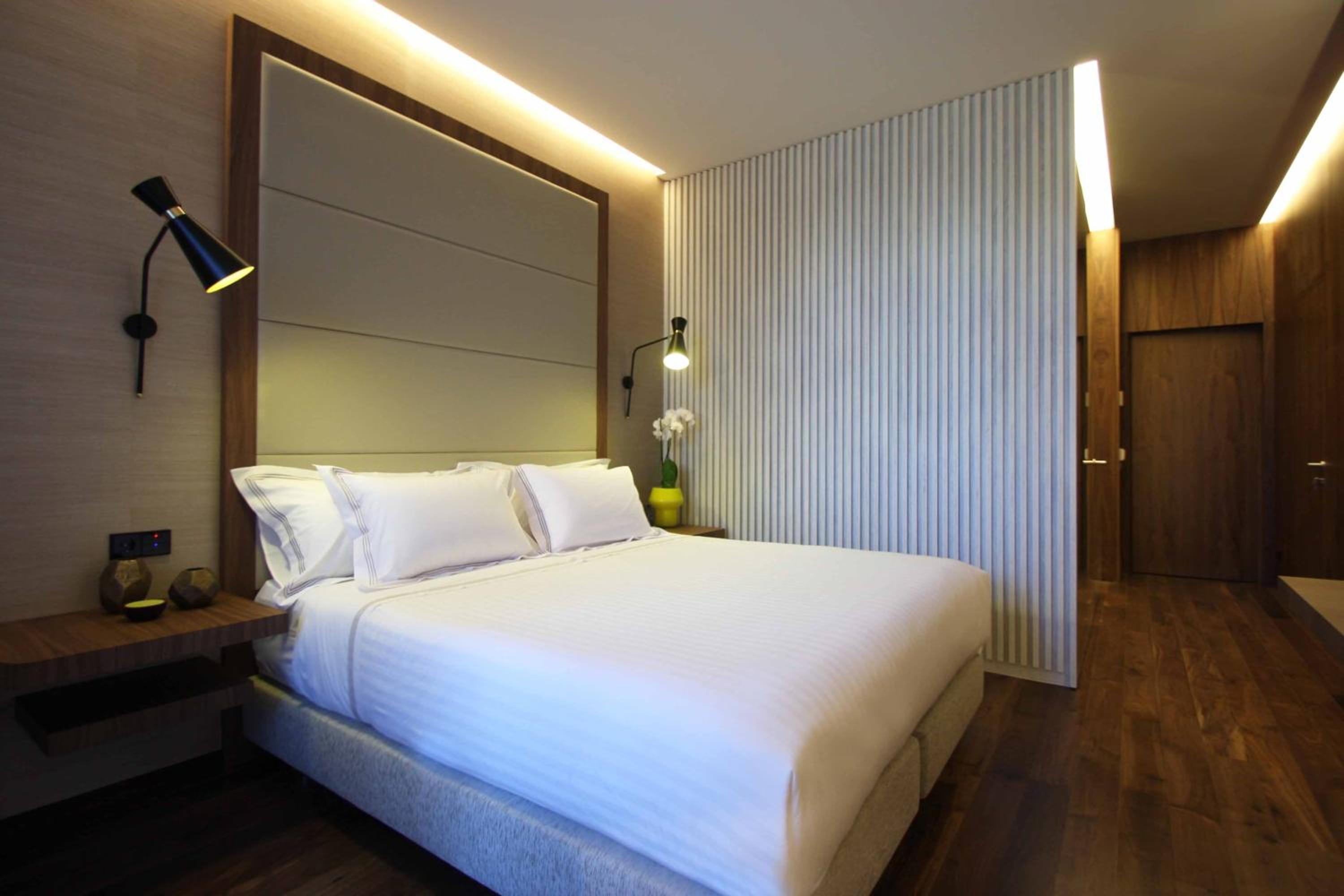 Available room thumbnail 6