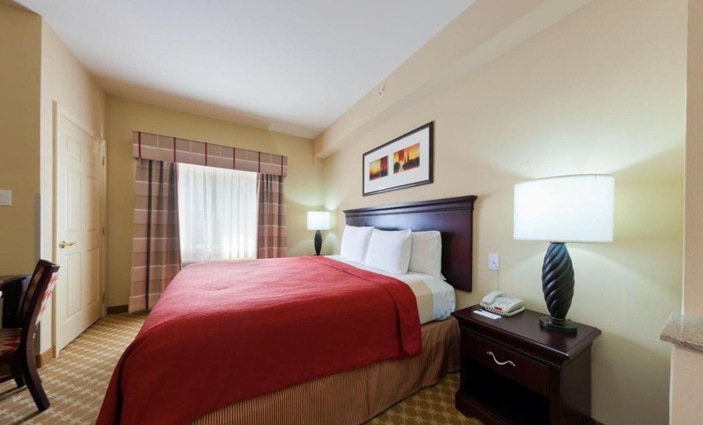 Extended Stay King Suite - Non-Smoking photo 1