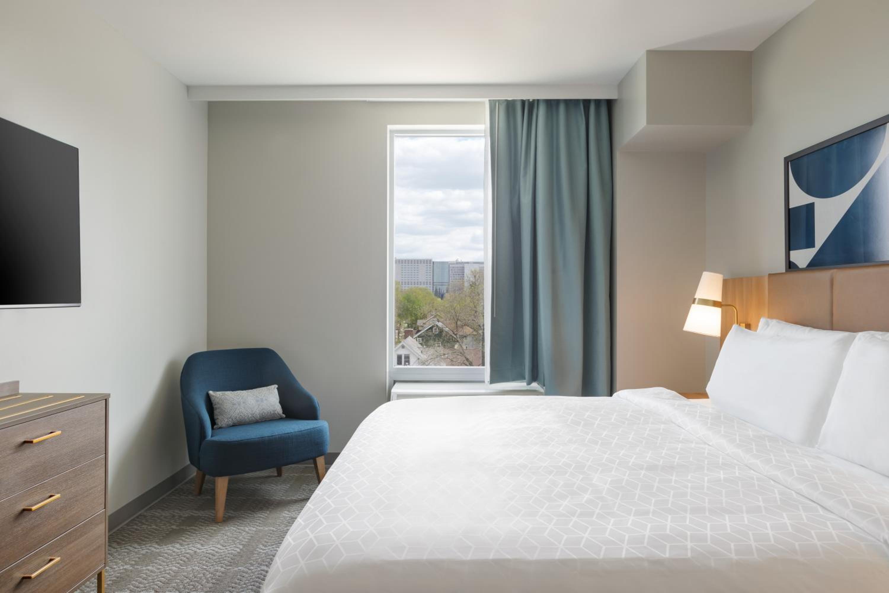 Two-Bedroom Suite - Photo 4