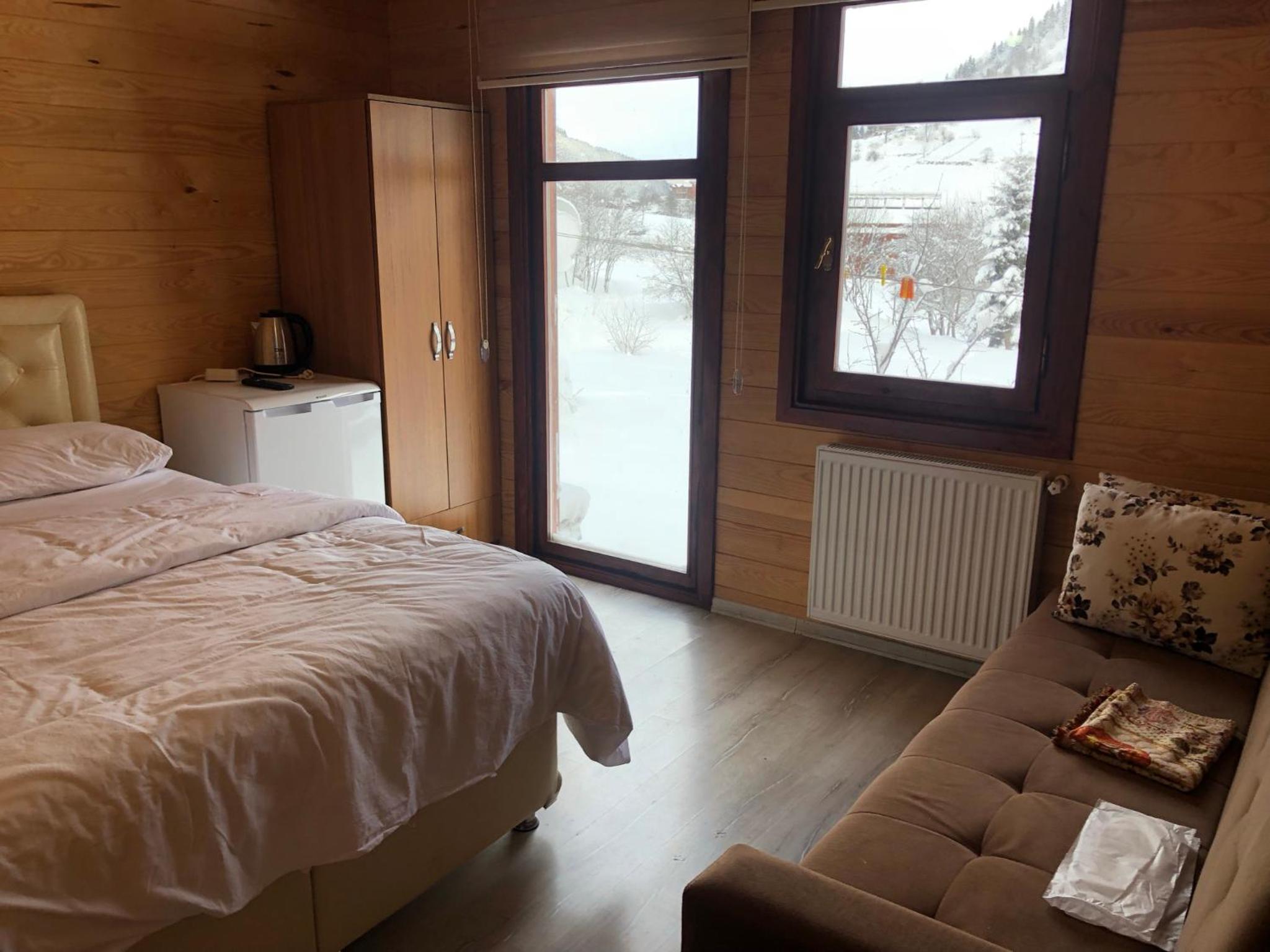 Family Room with Lake View - Photo 6