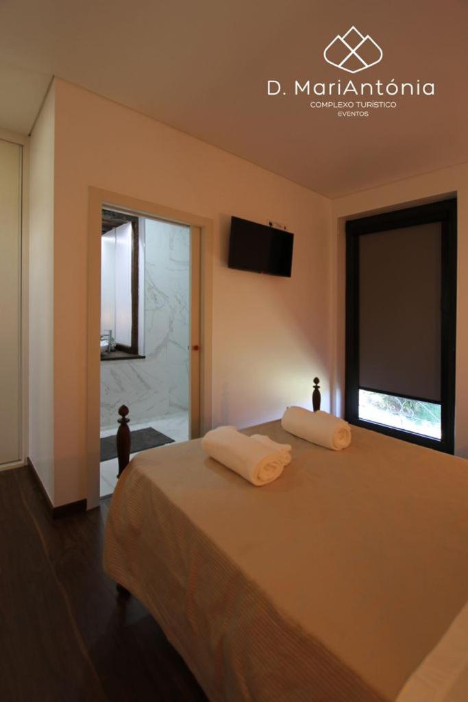 Double Room with Pool View - Photo 4