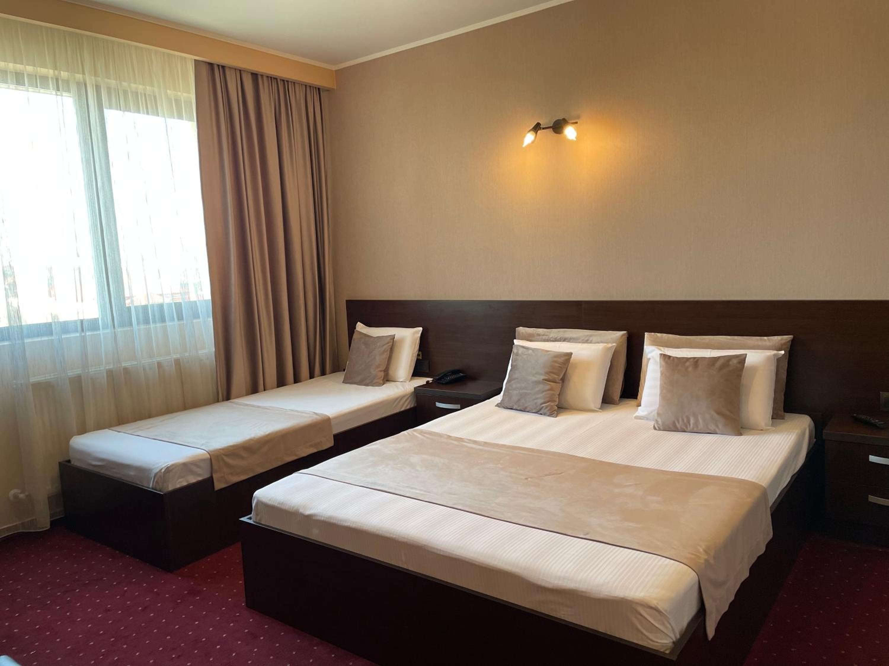 Family Room ( 3 Adults)