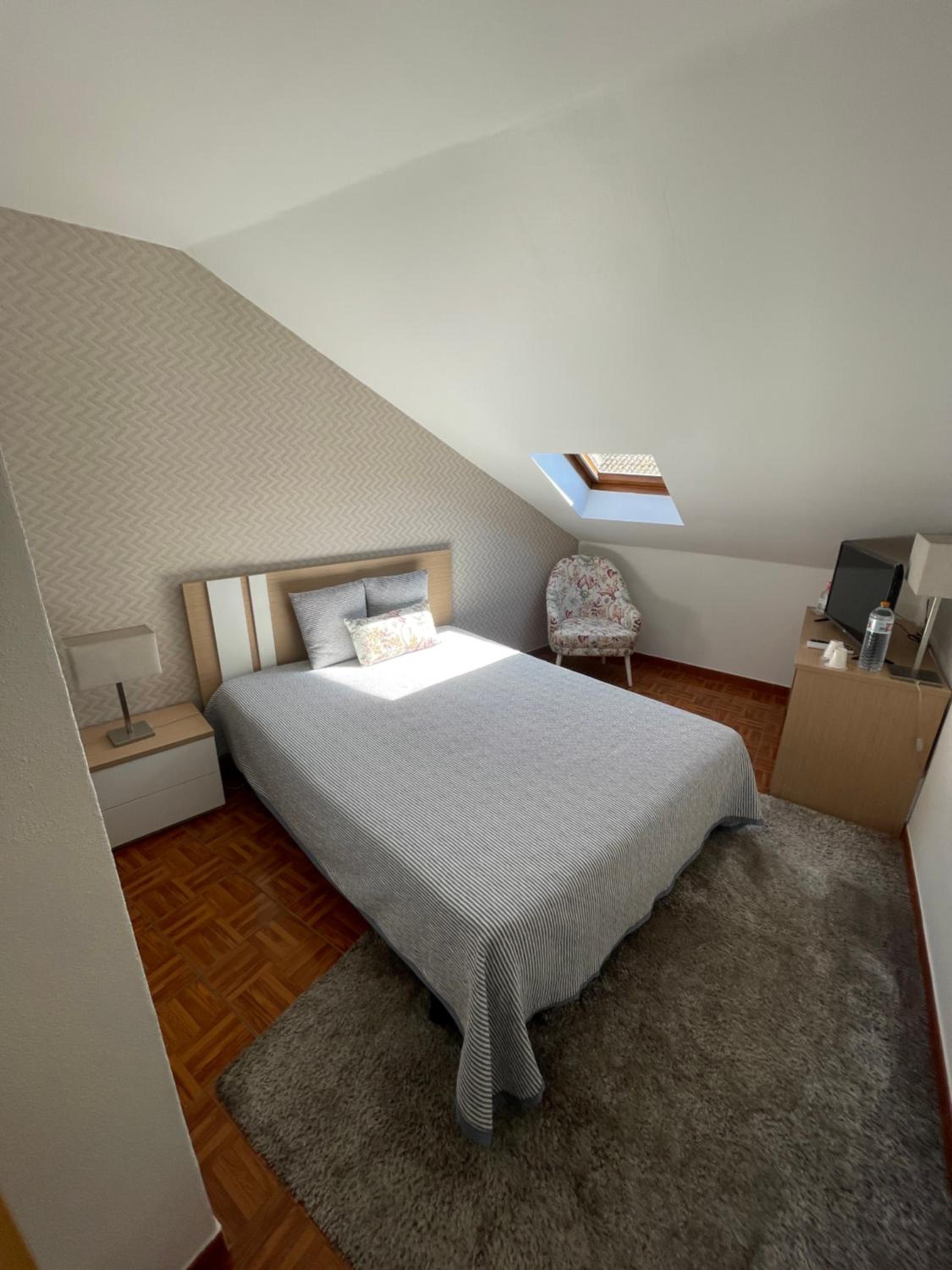 Double Room with Private Bathroom - Photo 1