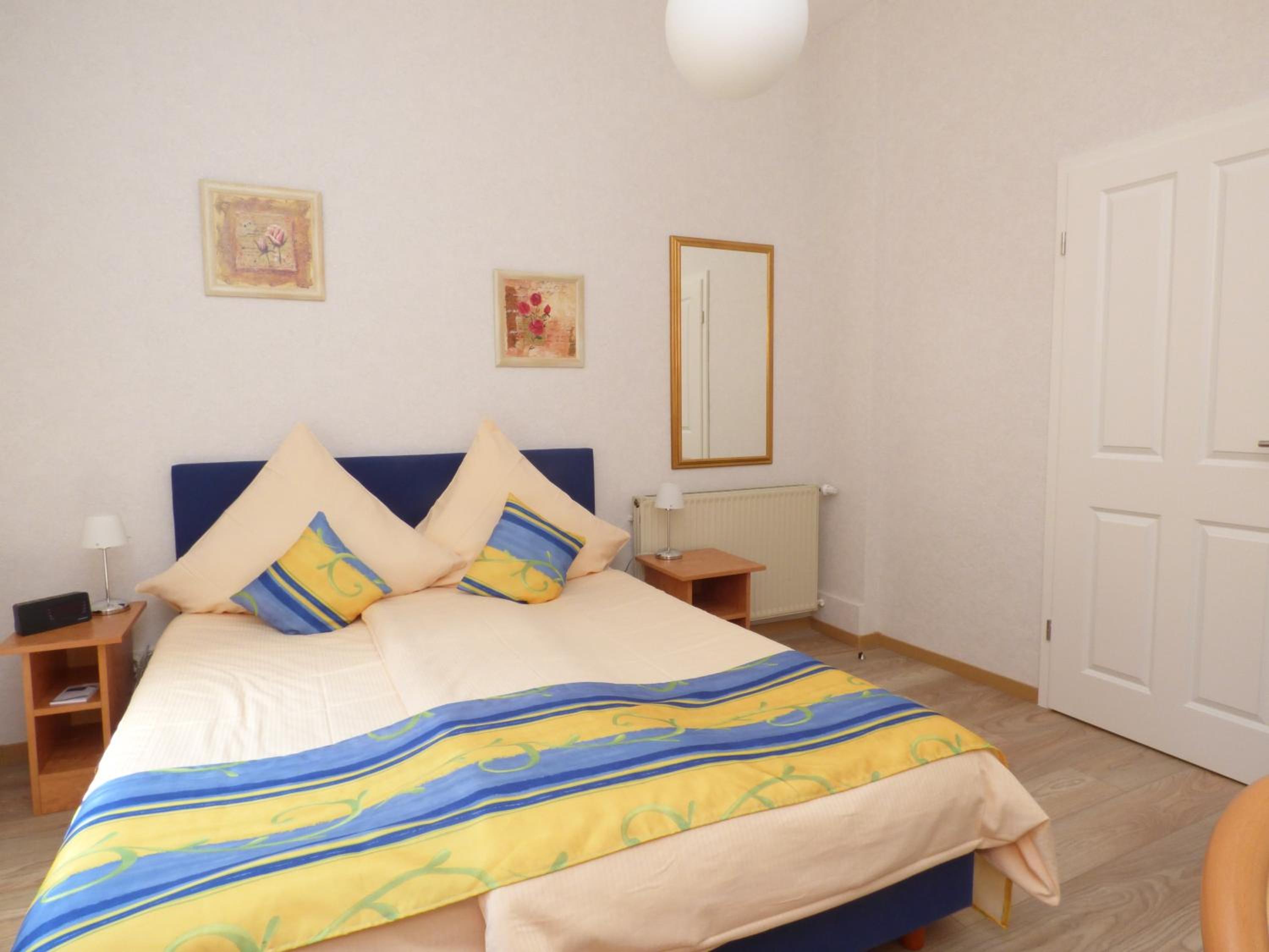 One-Bedroom Apartment photo 2