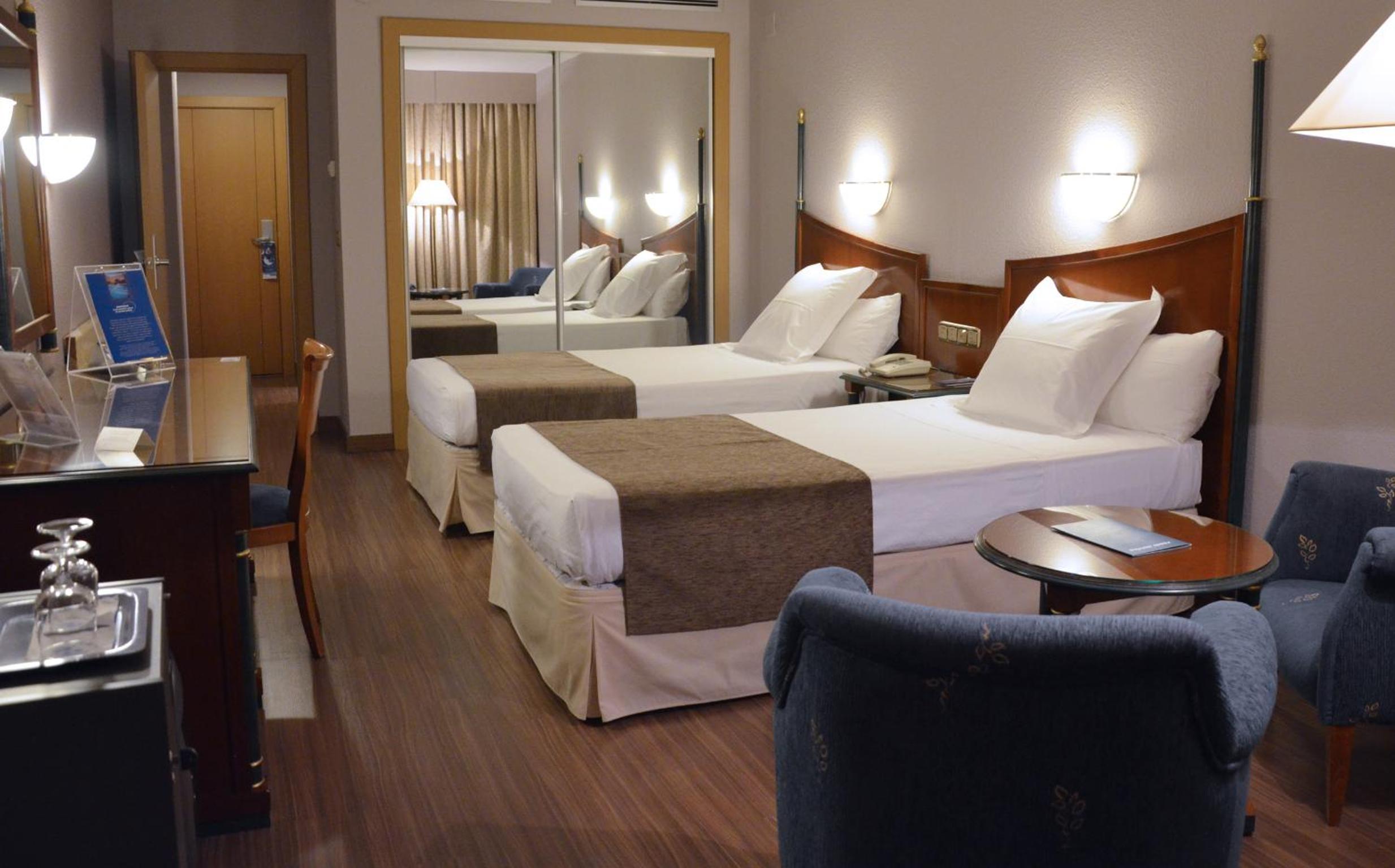 Twin Room - Photo 6