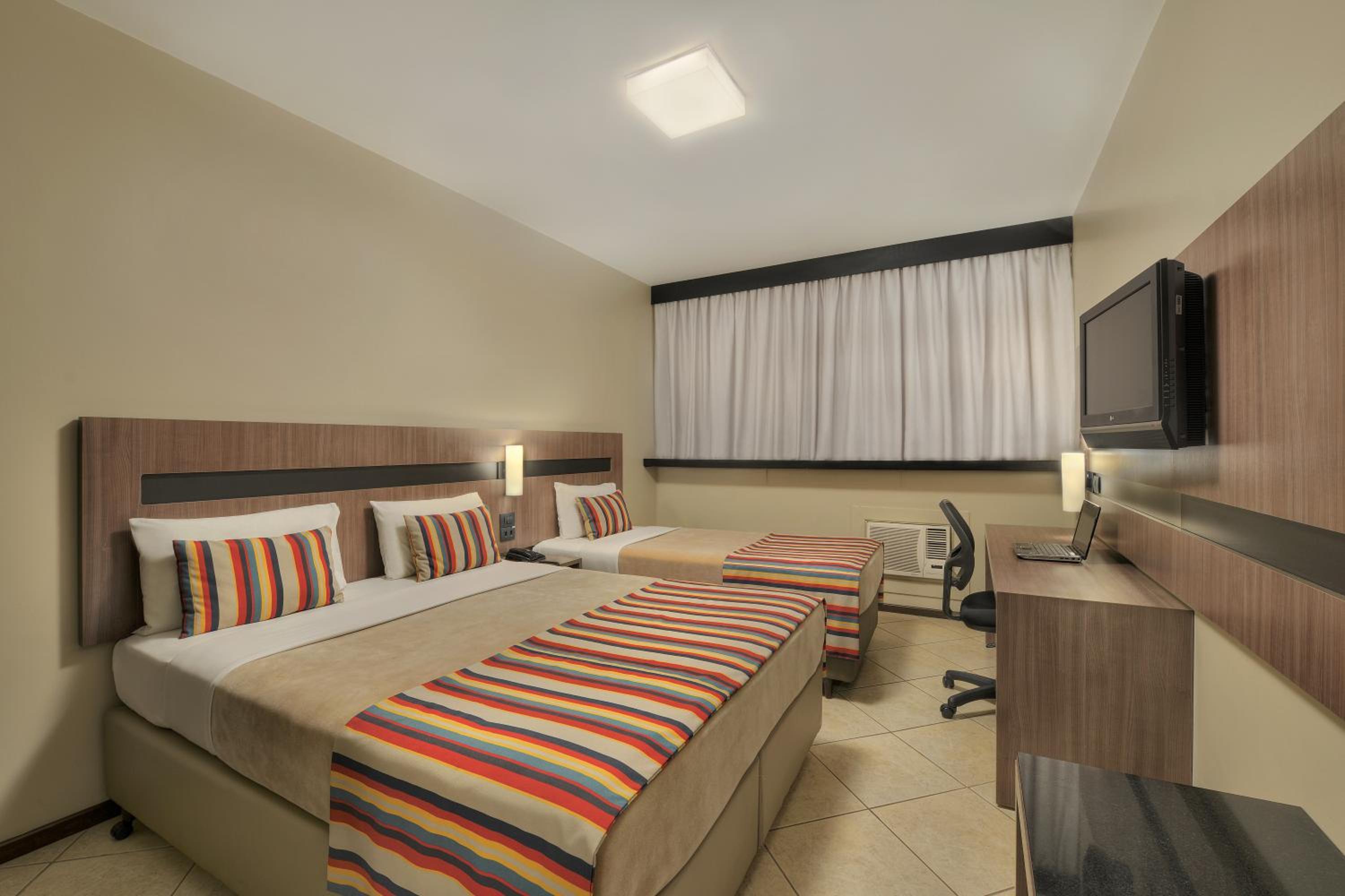 Deluxe Twin Room photo 2