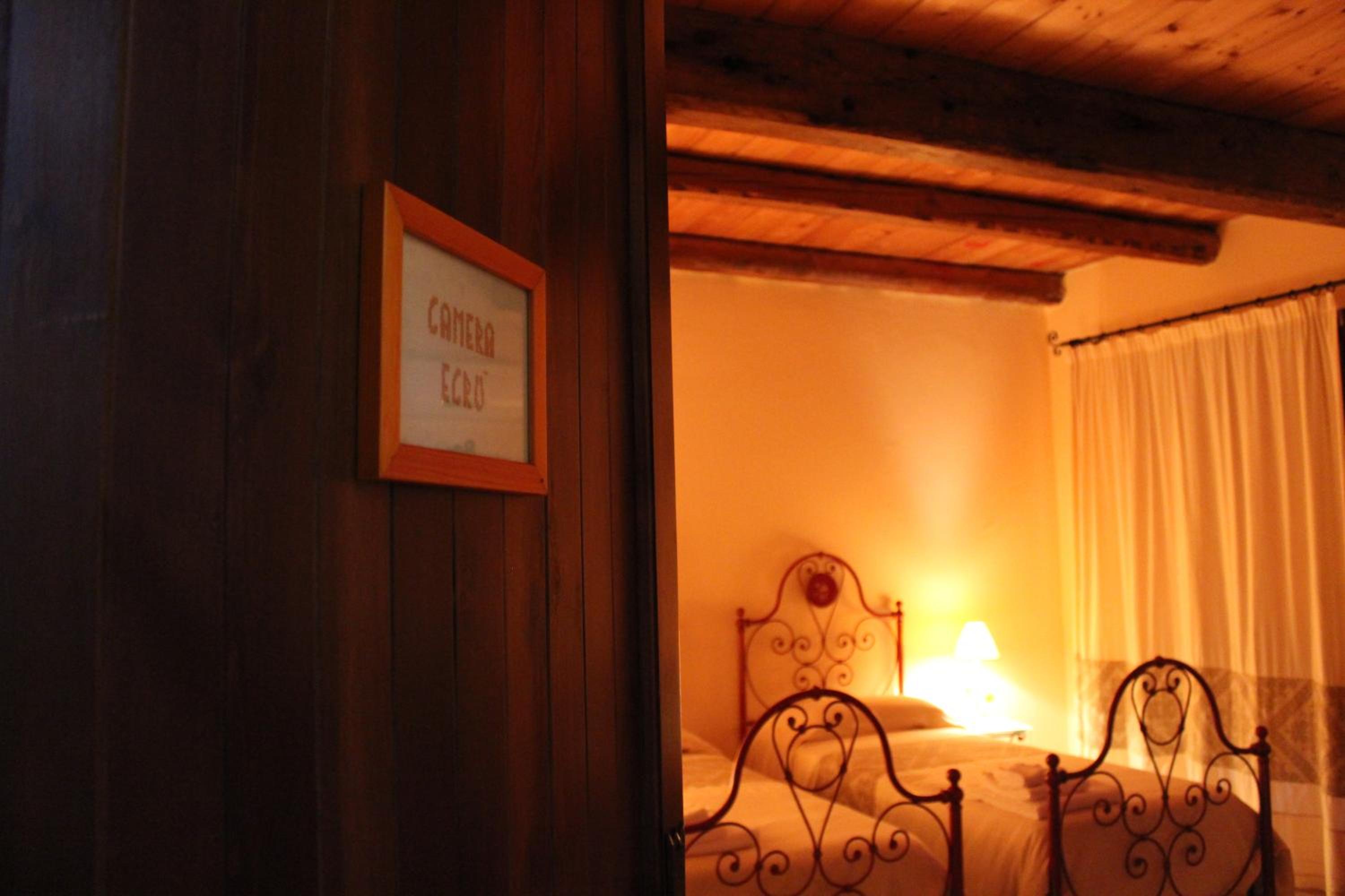 Double or Twin Room - Photo 4
