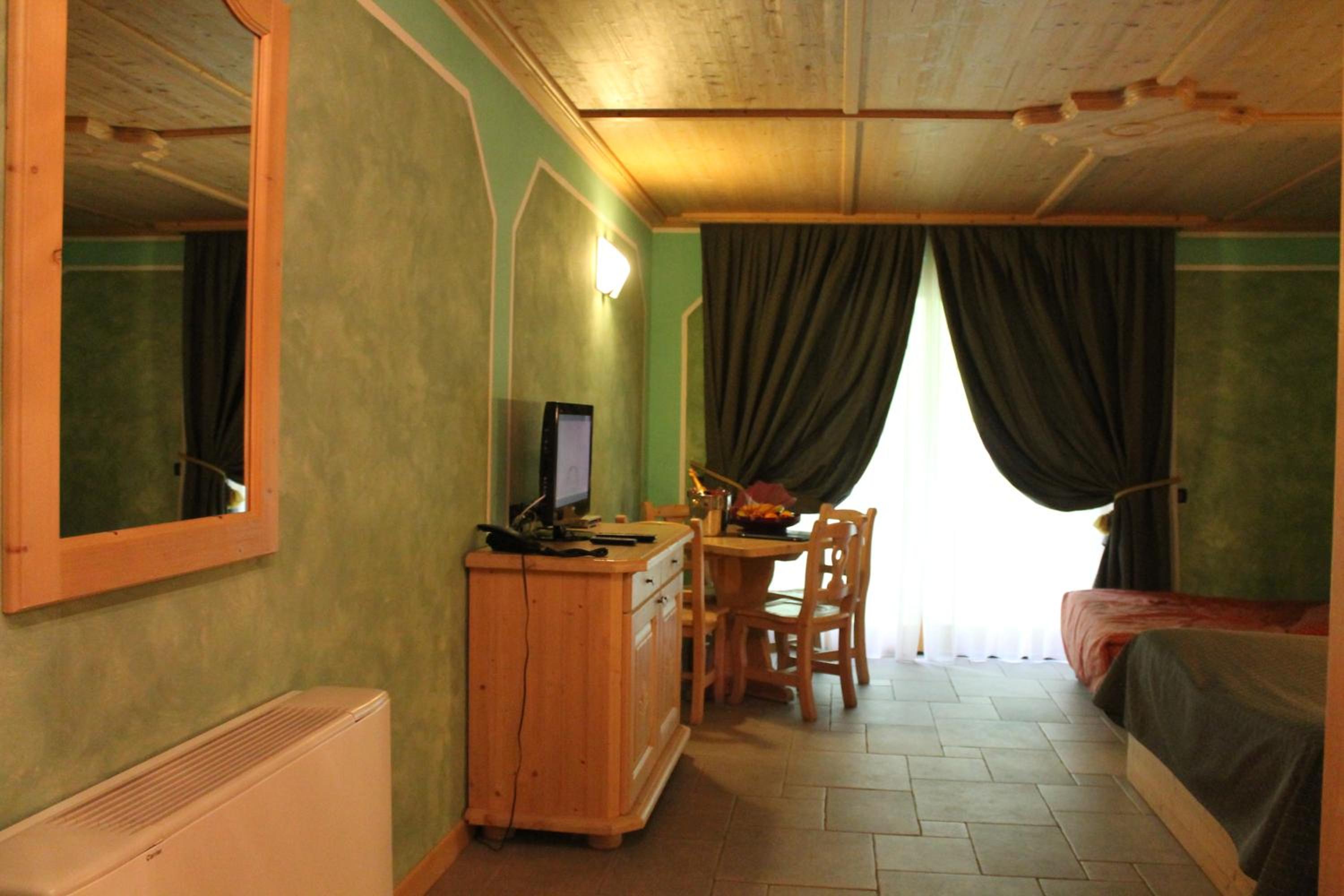 Budget Double Room photo 3