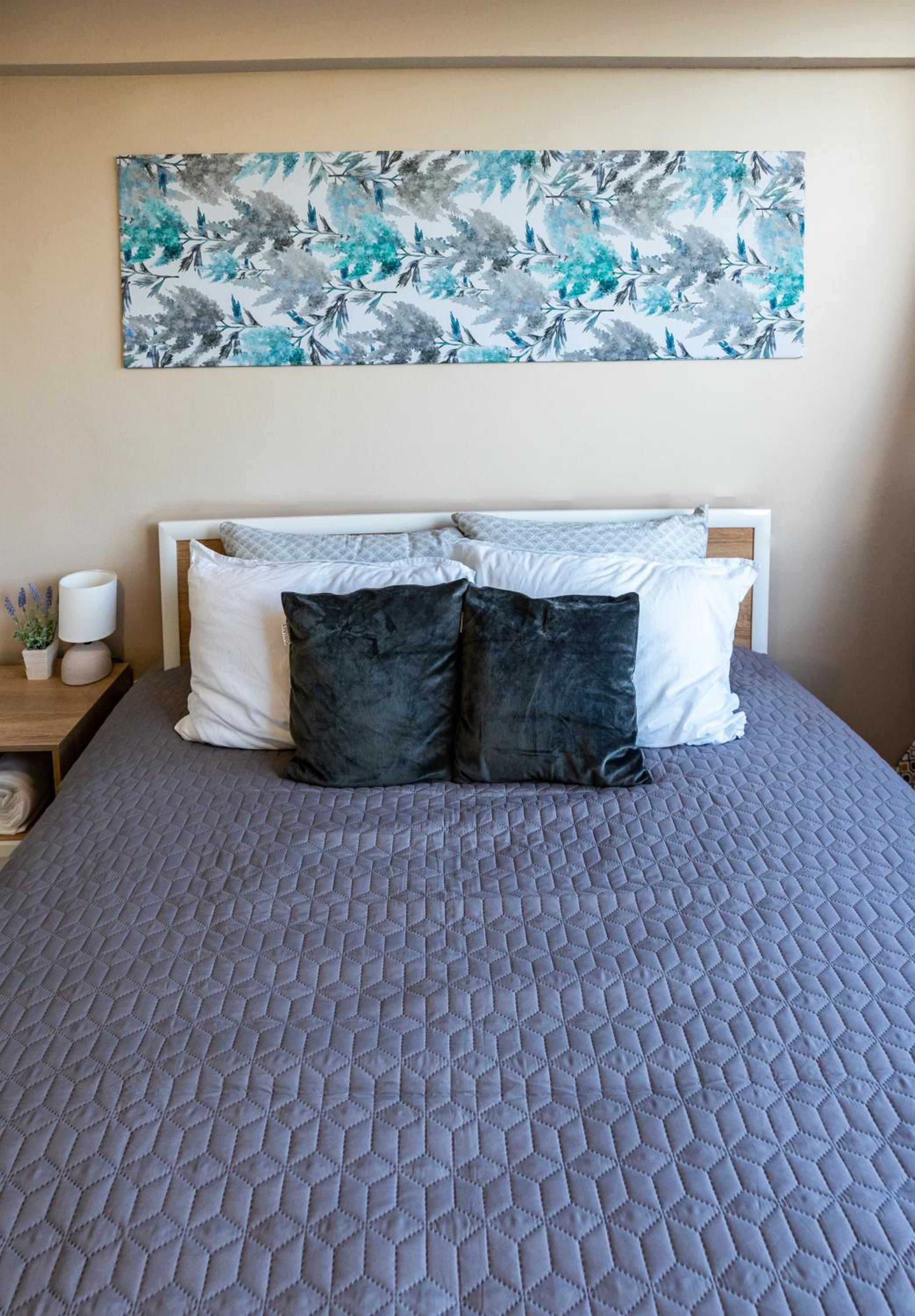 One-Bedroom Apartment - Photo 11