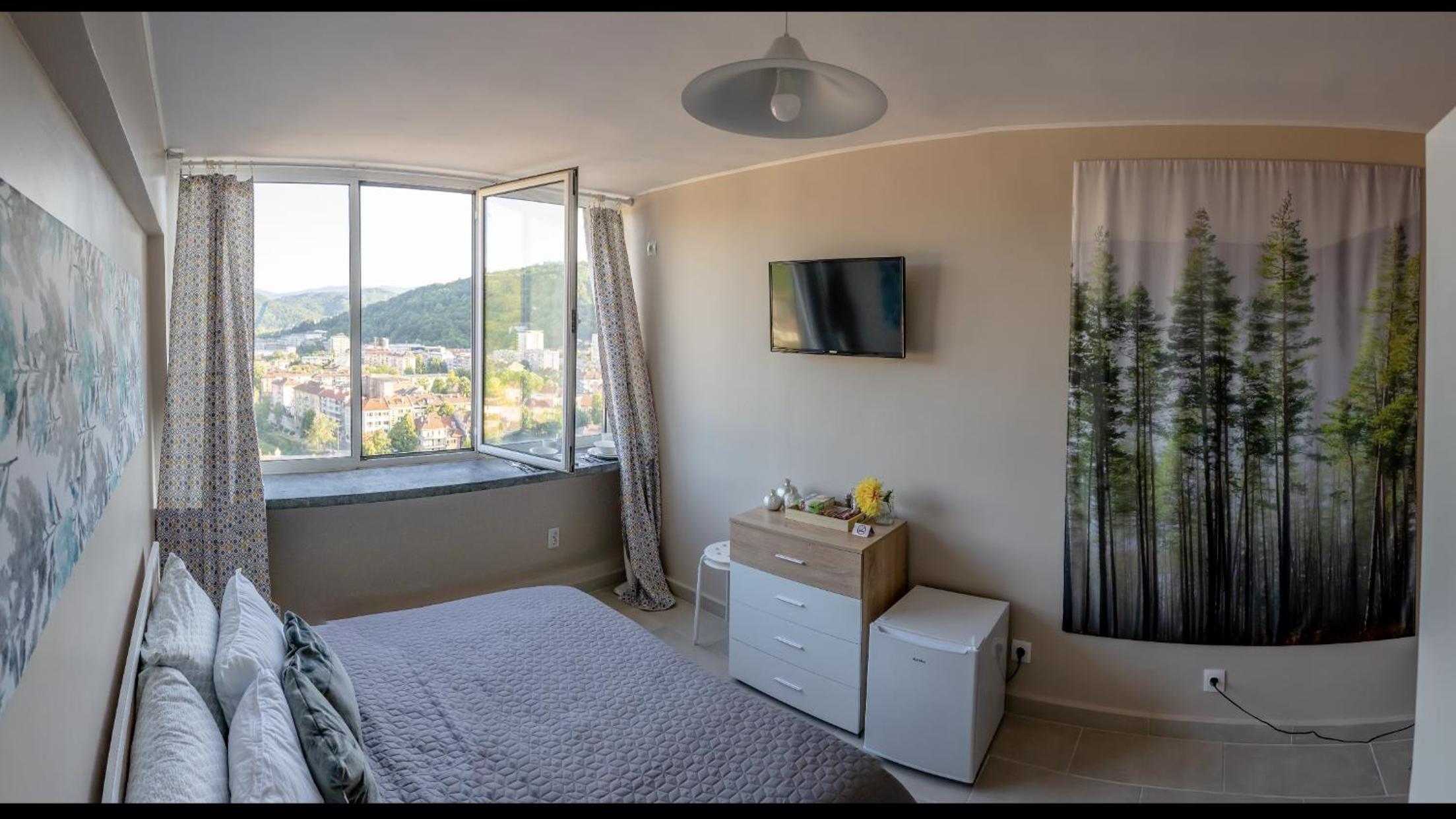 One-Bedroom Apartment - Photo 1