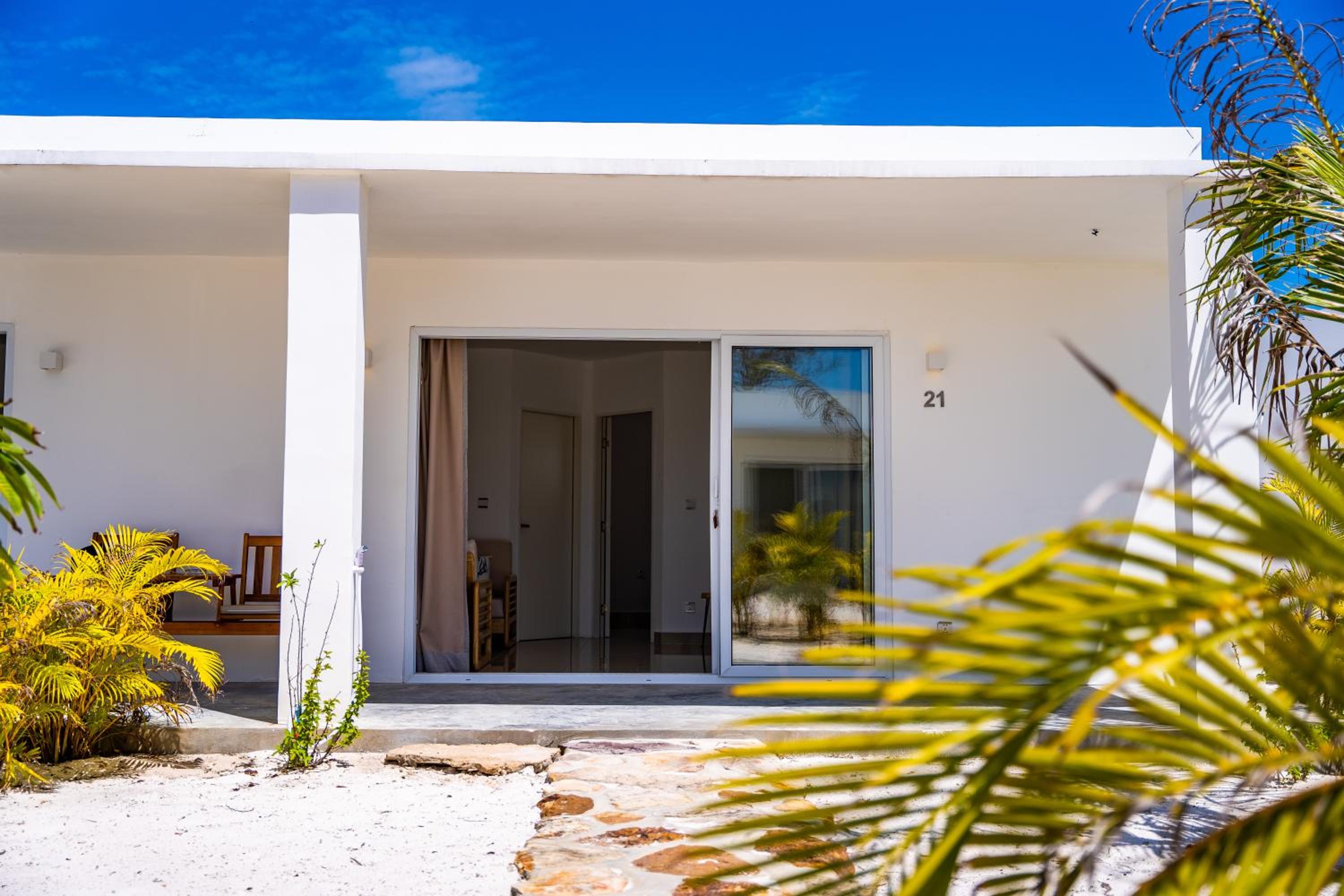 Family Room with Garden View - Photo 2