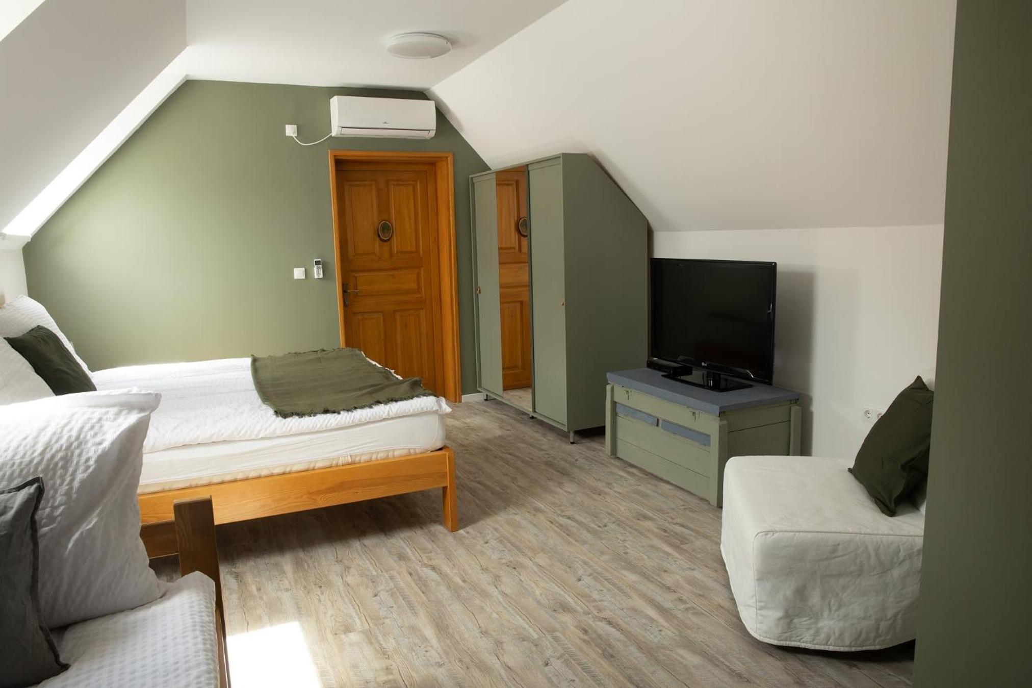 Standard Double or Twin Room photo 1