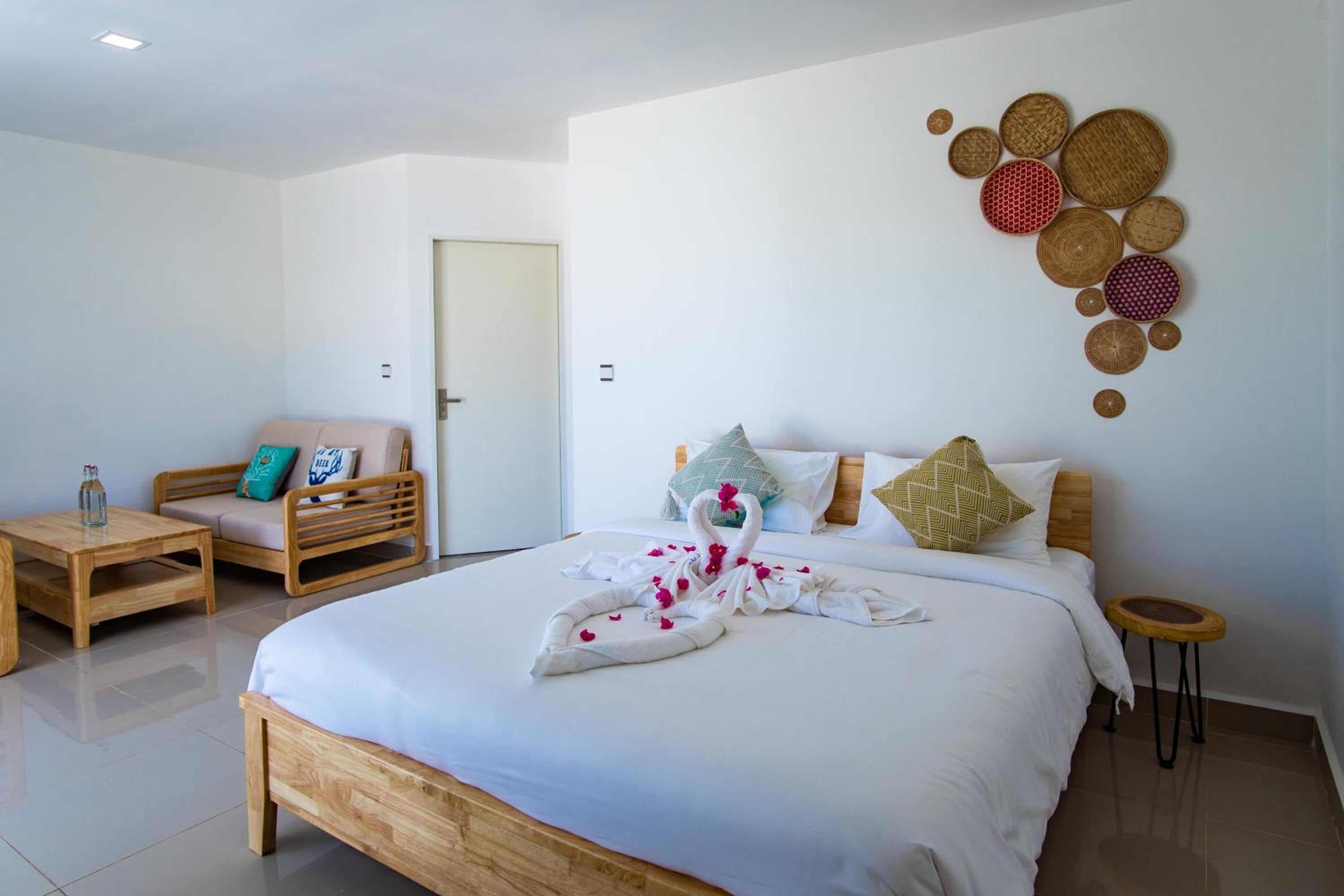 Family Room with Garden View - Photo 1