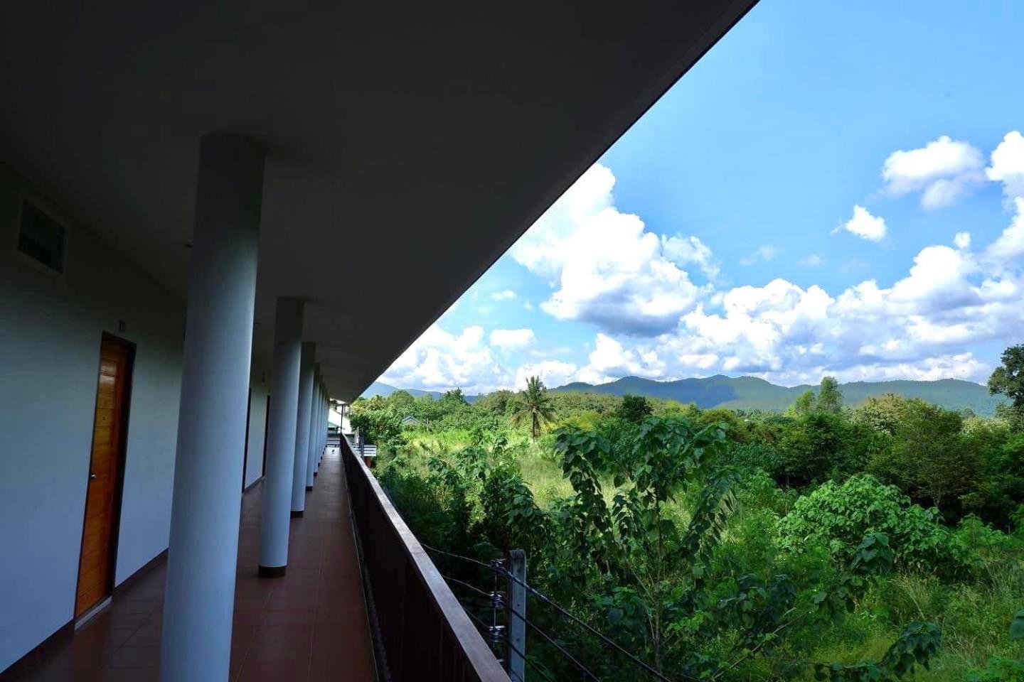 Deluxe Double Room with Balcony - Photo 10