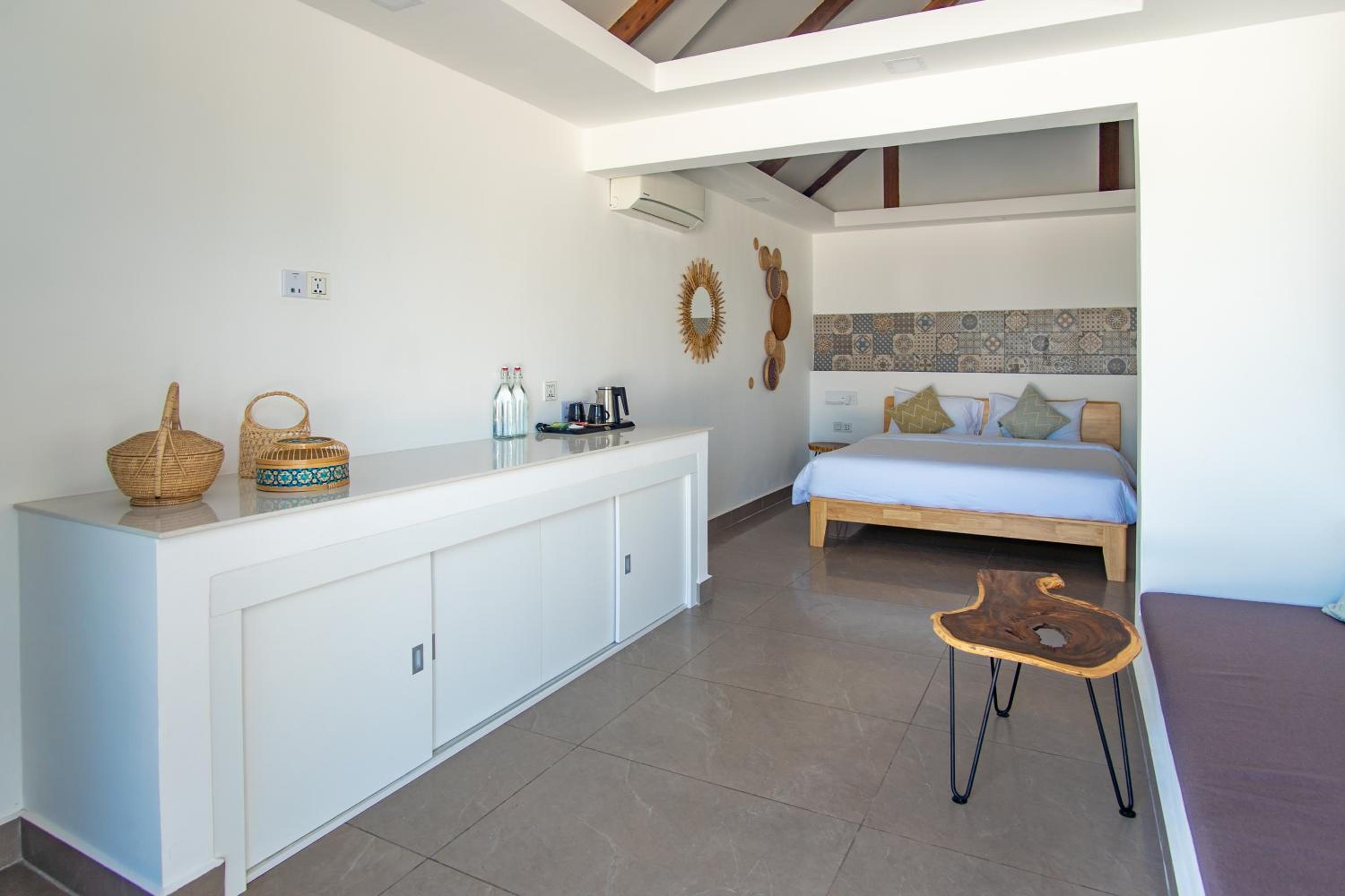 Deluxe Double Room with Sea View - Photo 3