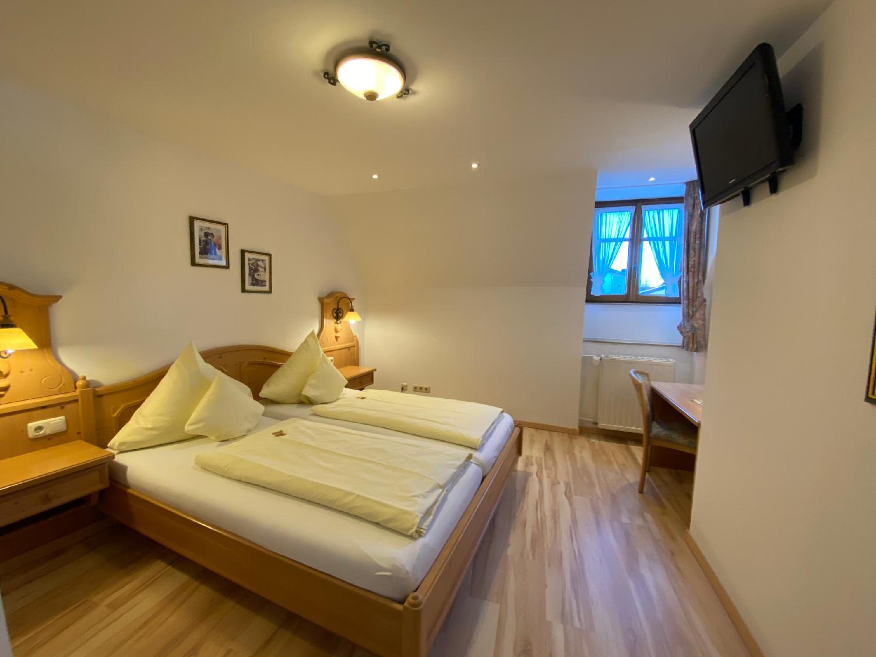 Budget Double Room - Photo 1