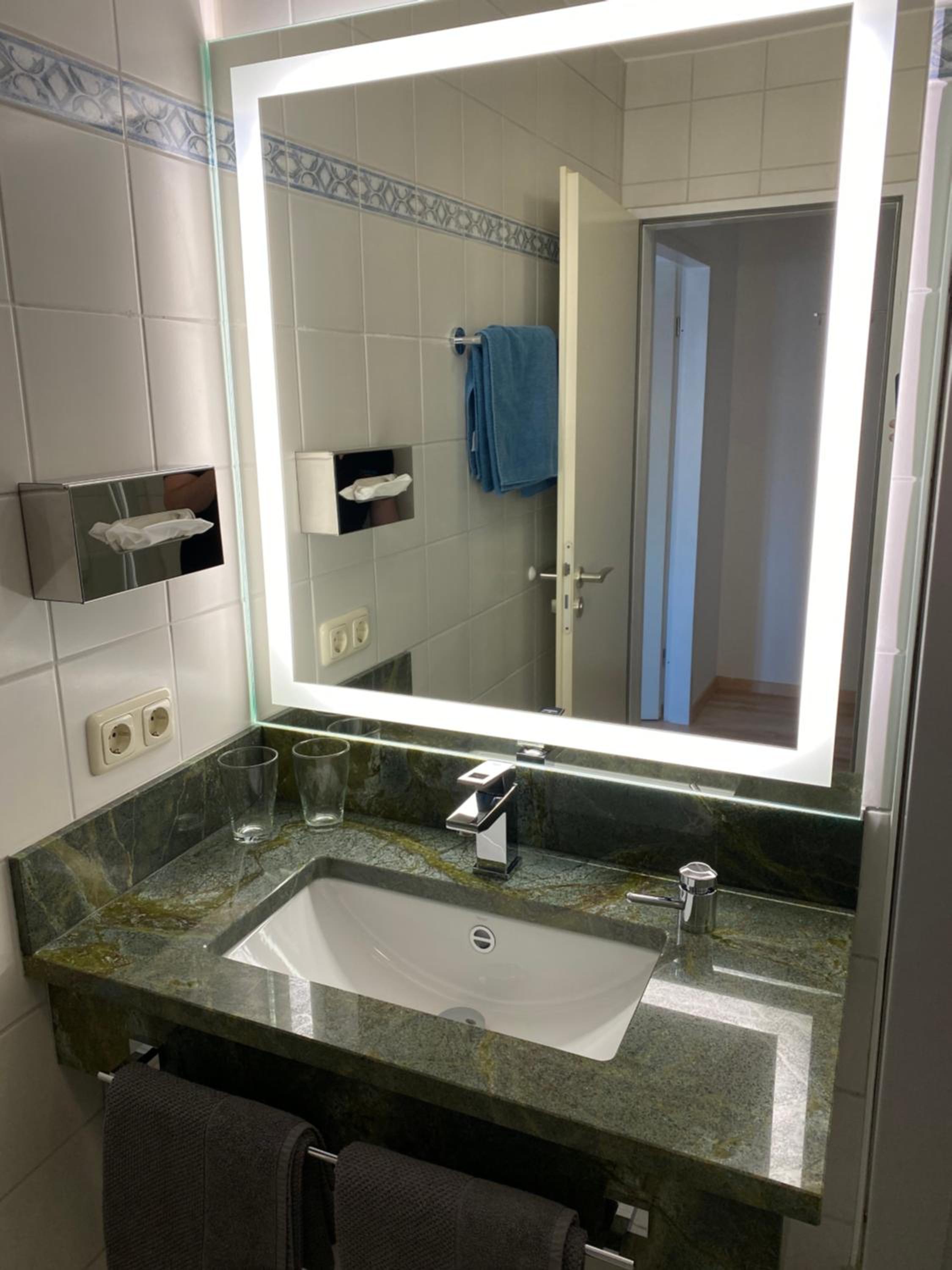 Budget Double Room - Photo 4