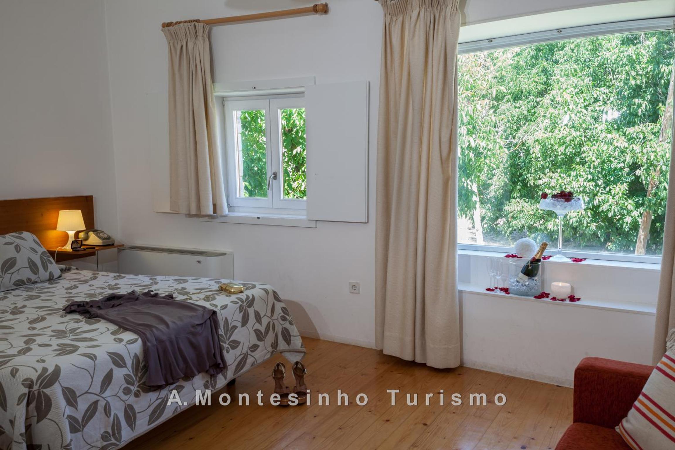 Double or Twin Room - Photo 5