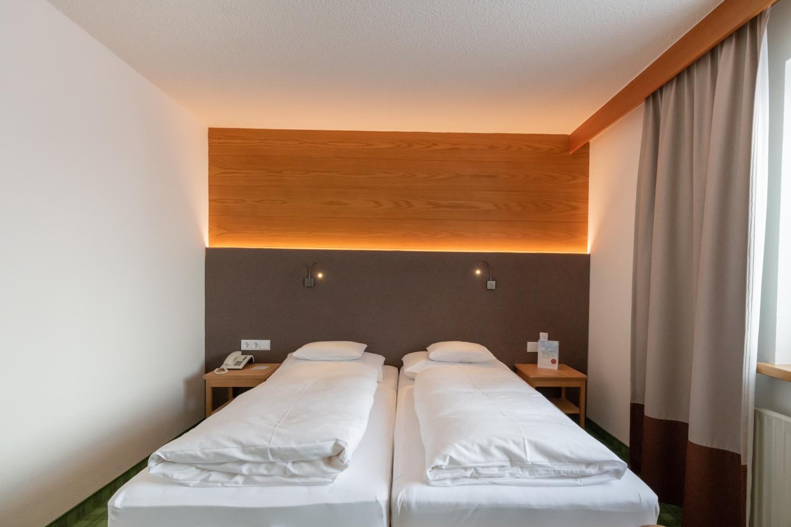 Small Double Room - Photo 3