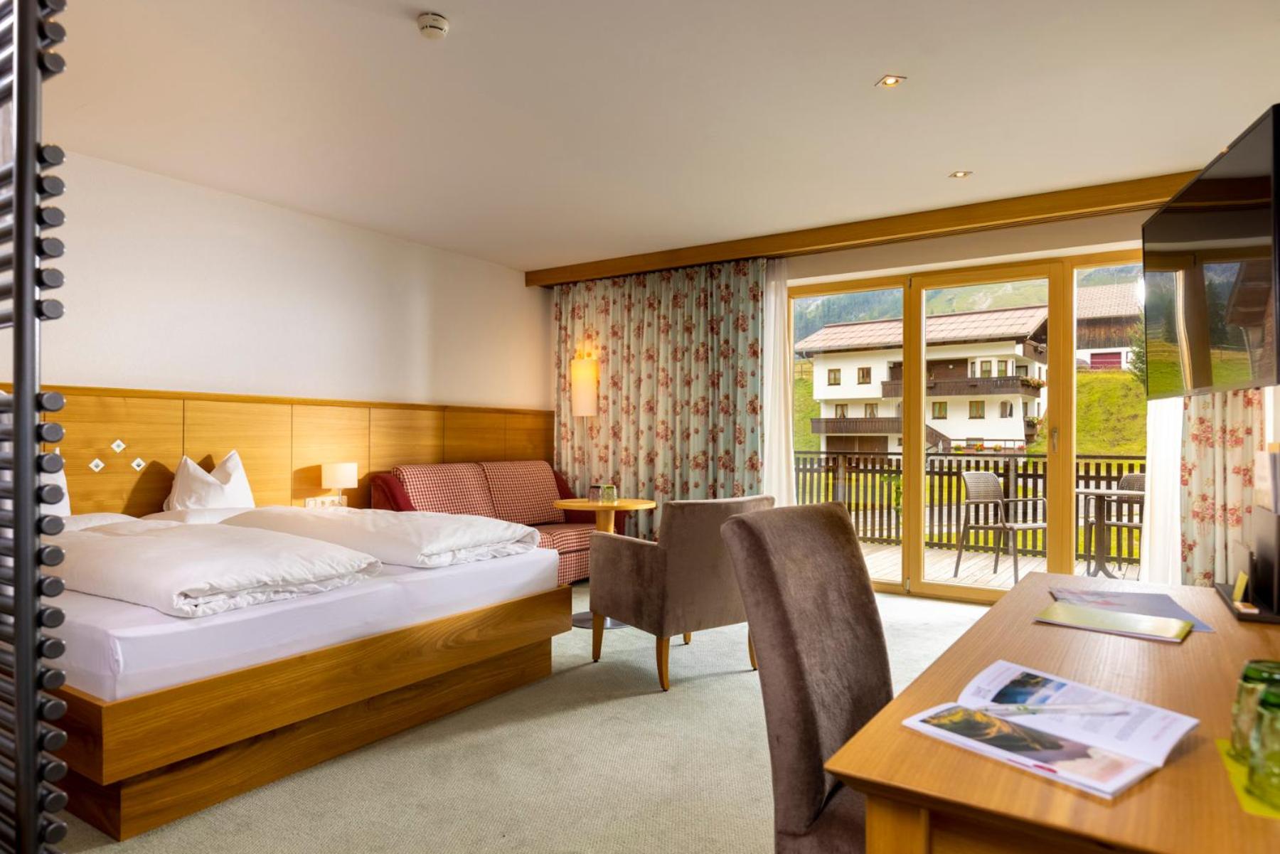 Suite with Balcony - Photo 5