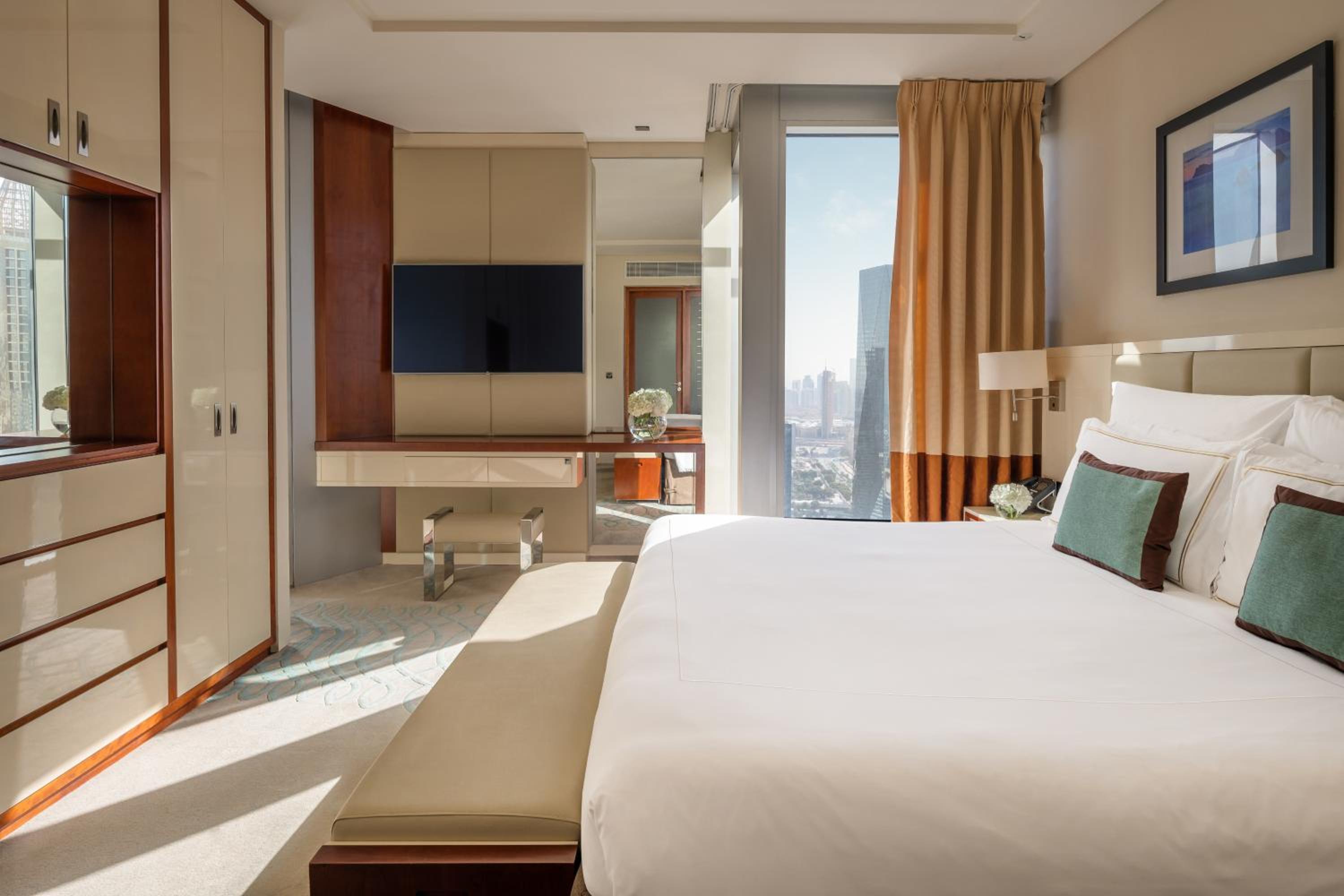Junior Suite with Panoramic Skyline Views, Direct Connectivity to Museum of The Future, Complimentary Breakfast, Signature Afternoon Tea, Evening Sundowners, Soft Refreshments and Canapes thumbnail 6