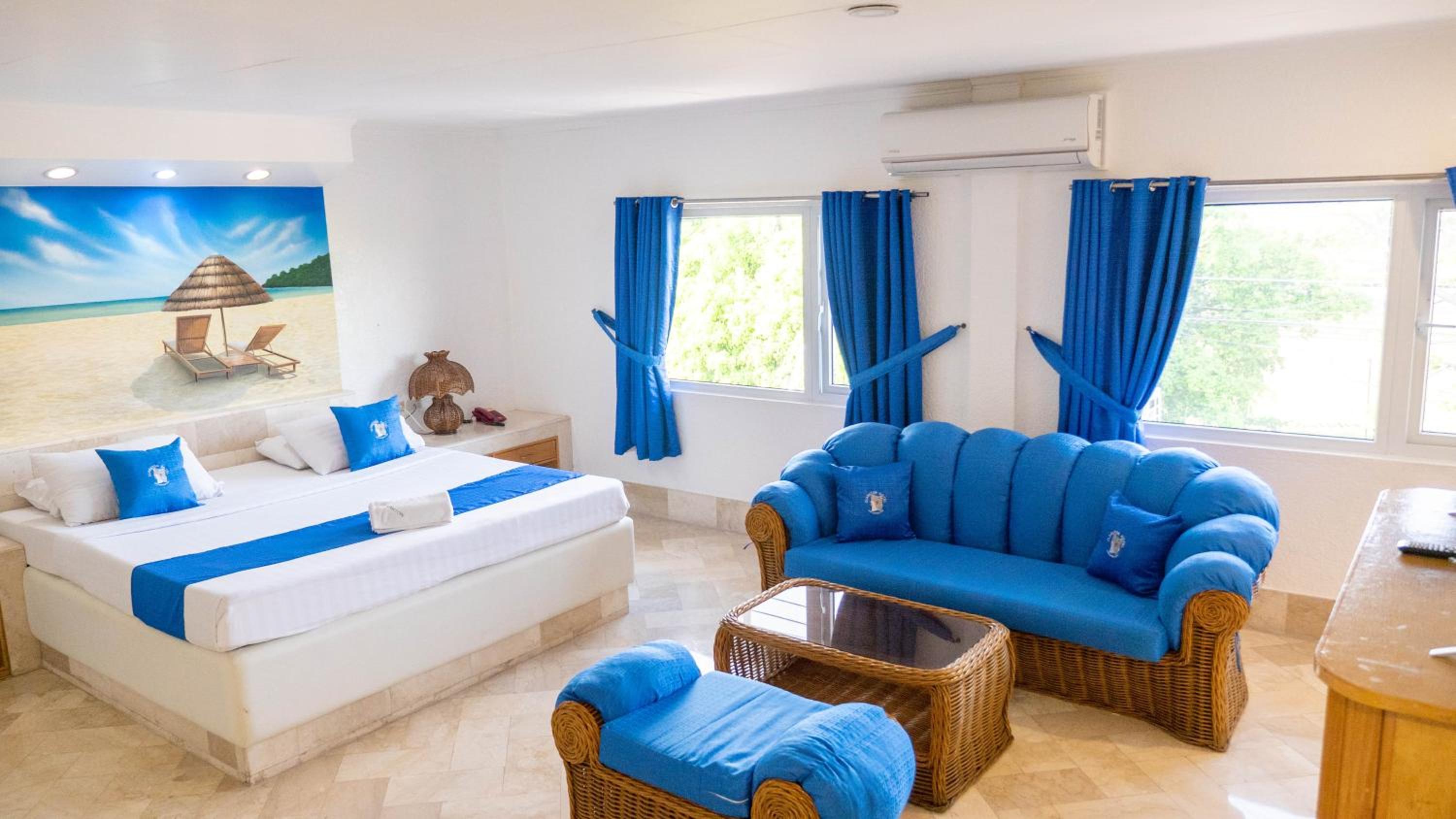Queen Room with Pool View photo 3