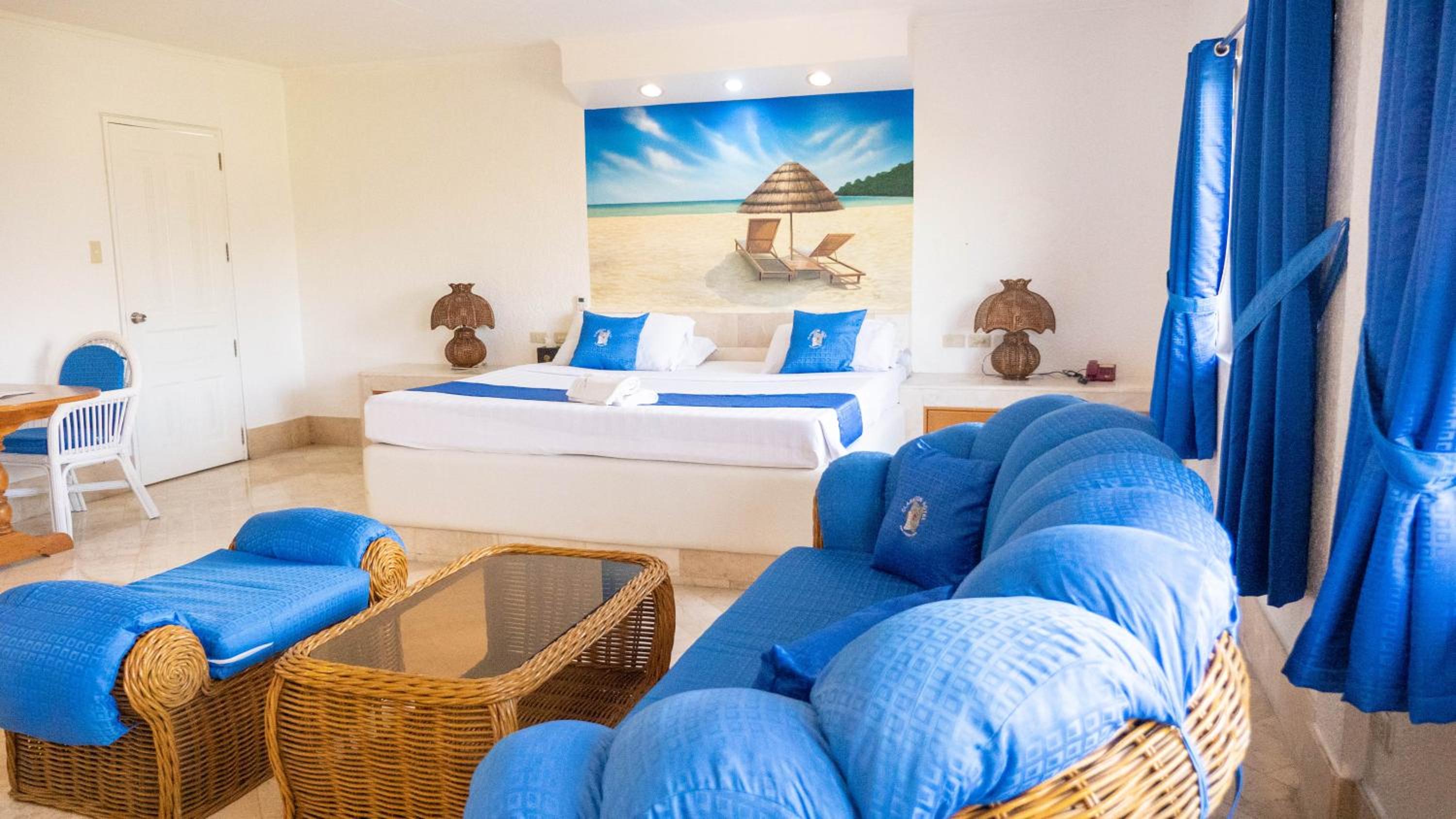 Queen Room with Pool View photo 3