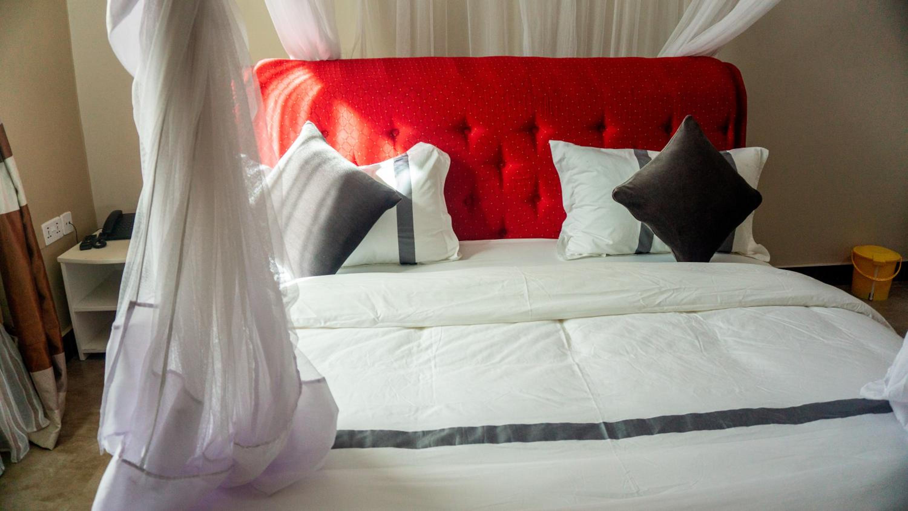 Standard Double Room - Photo 3