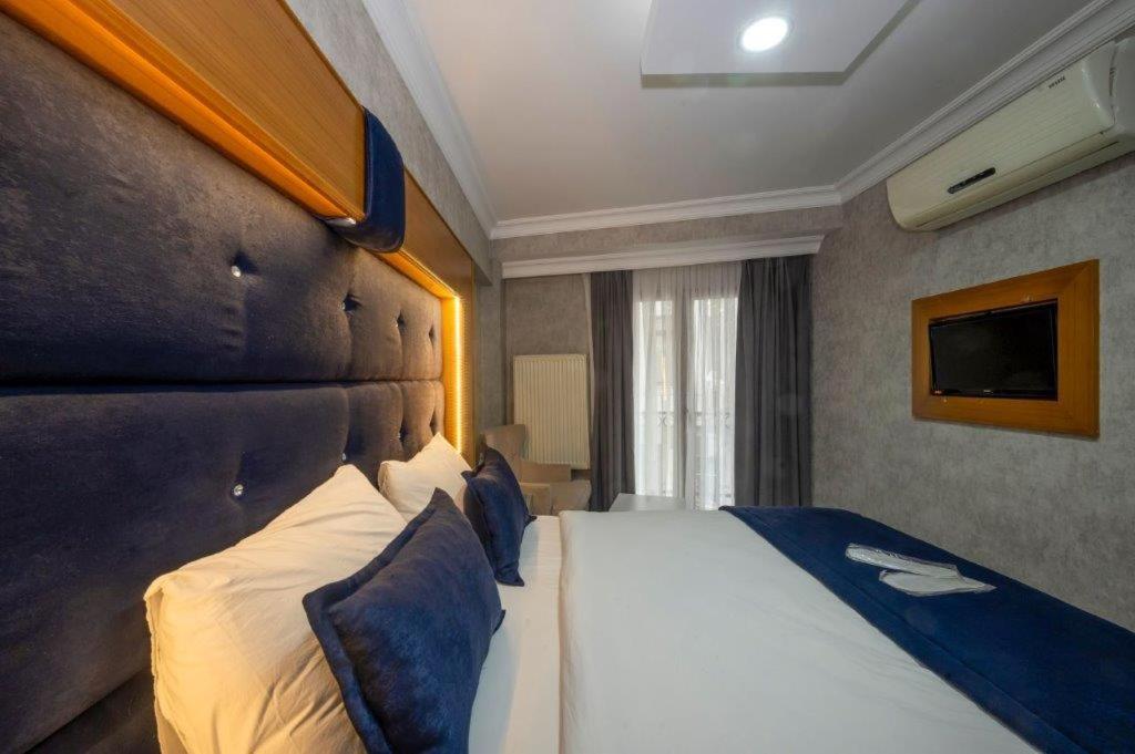 Deluxe King Room photo 2