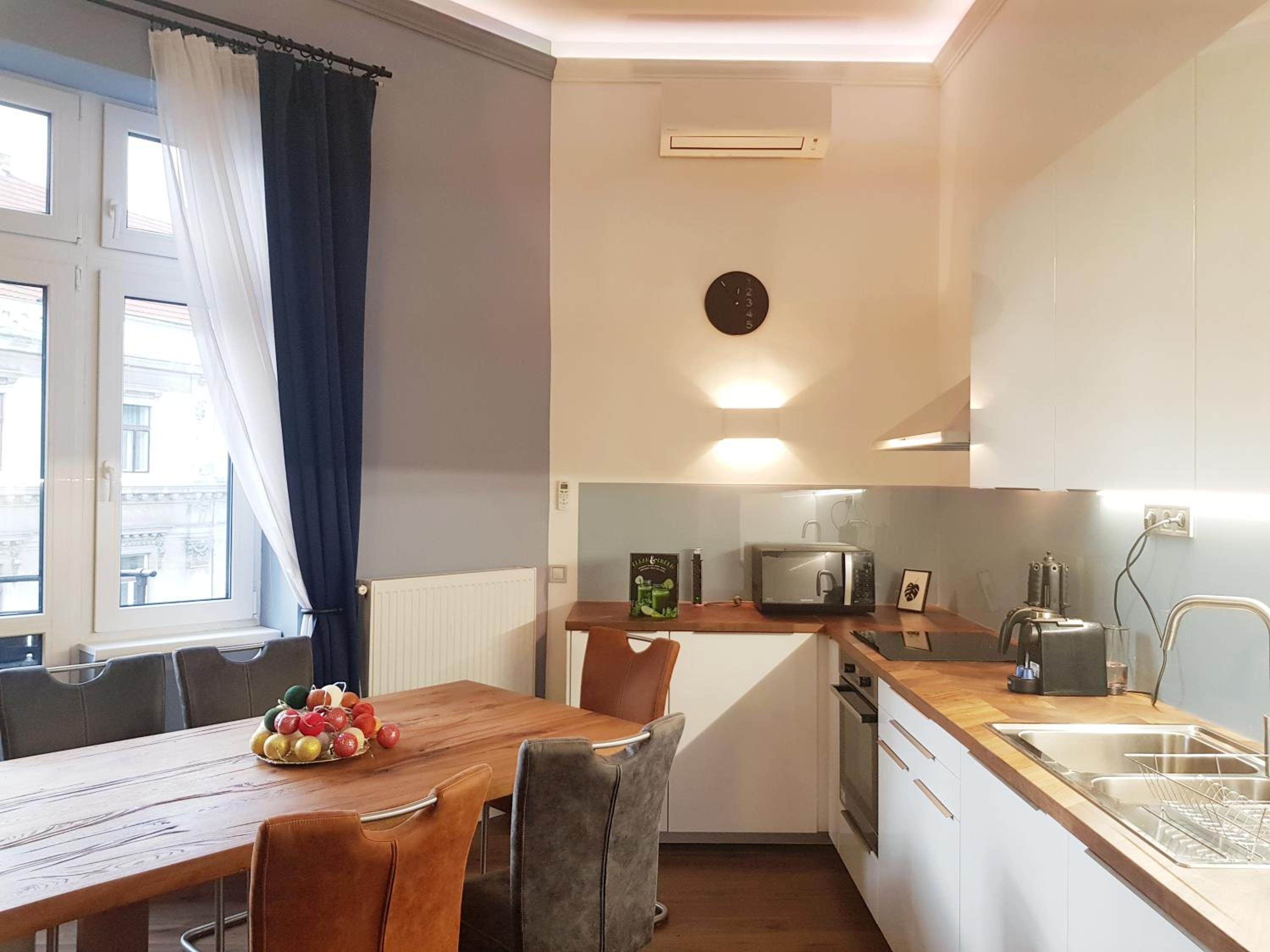 Apartment with Balcony - Photo 15