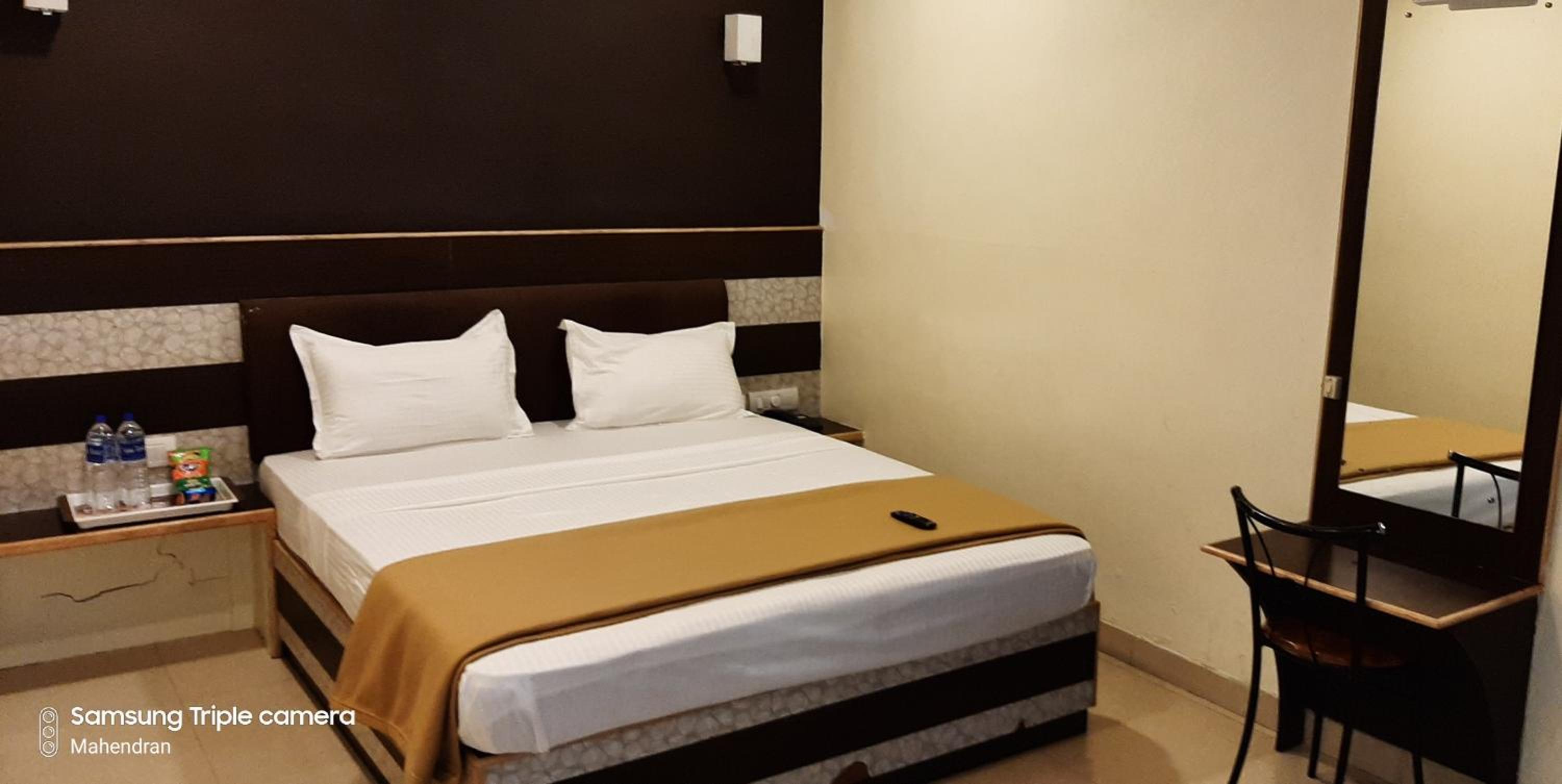 Deluxe Room - Photo 8