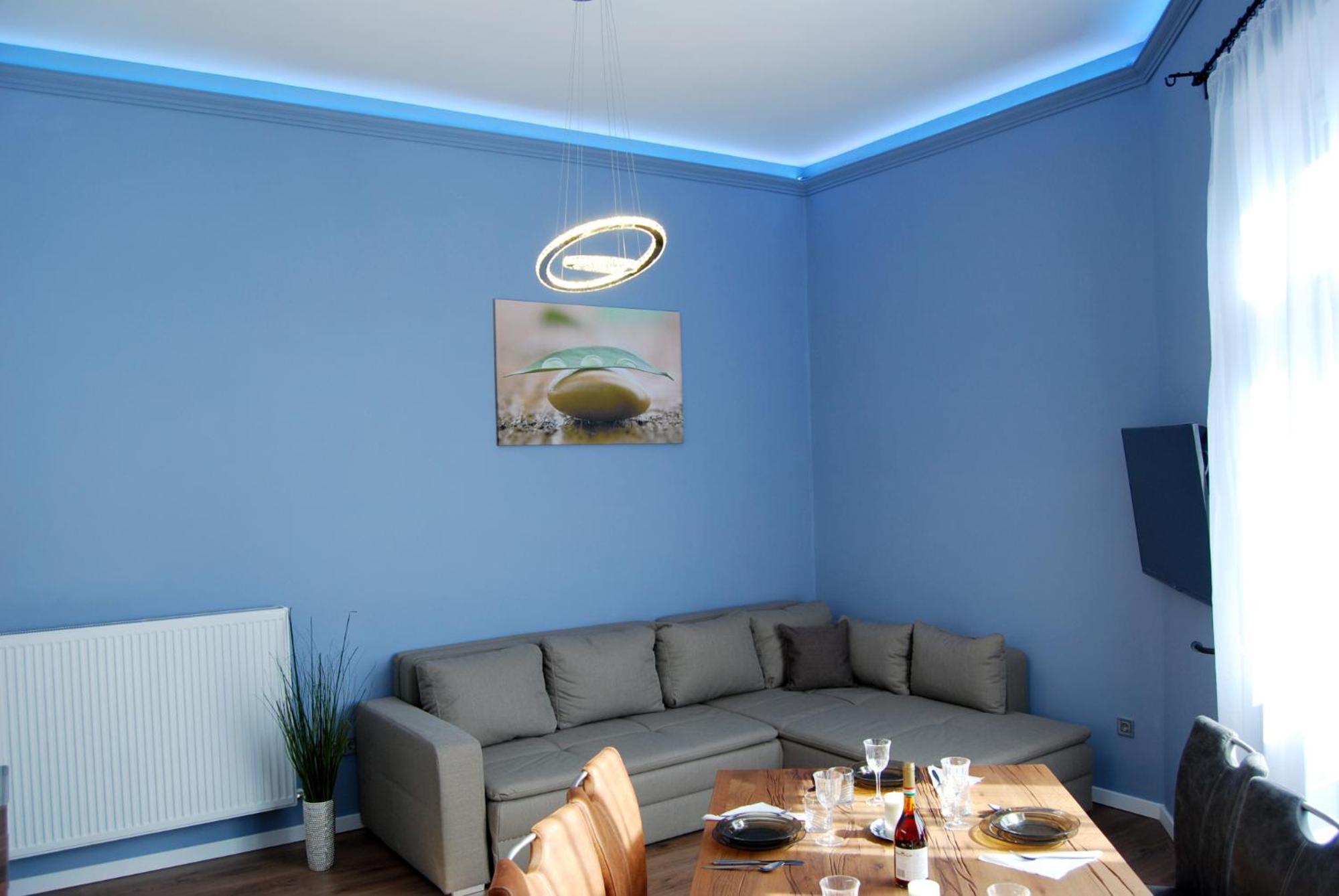Apartment with Balcony - Photo 16