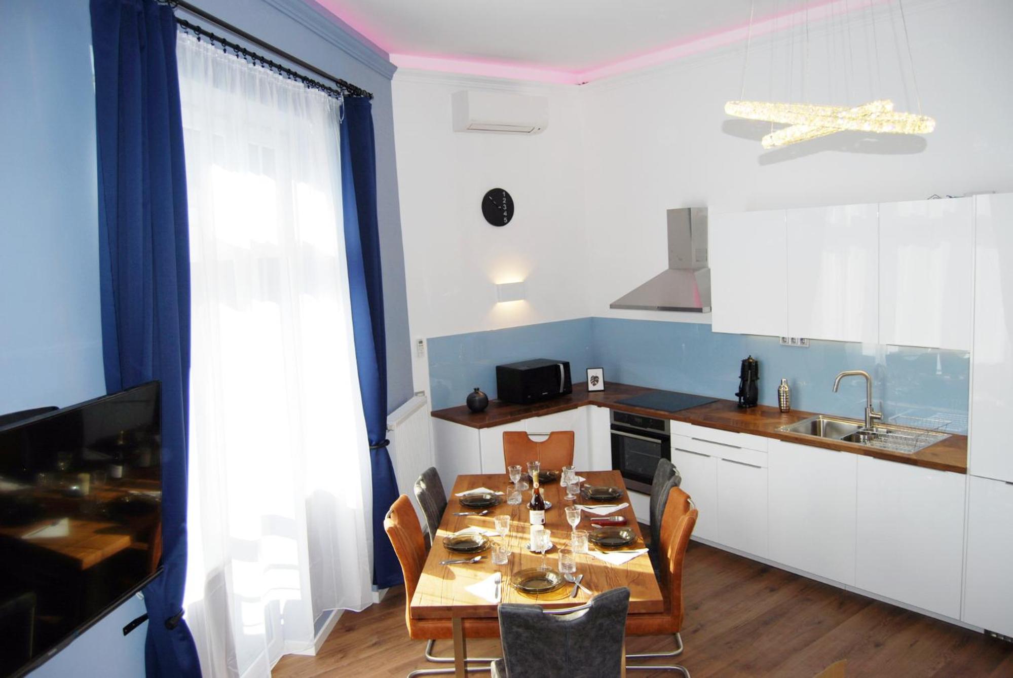 Apartment with Balcony - Photo 11
