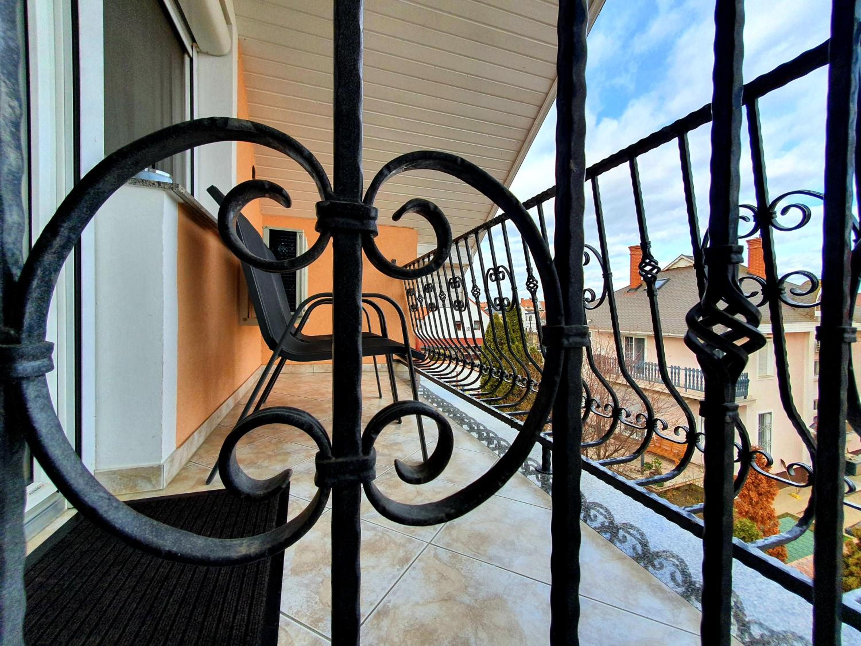 Standard Double or Twin Room with Balcony - Photo 6