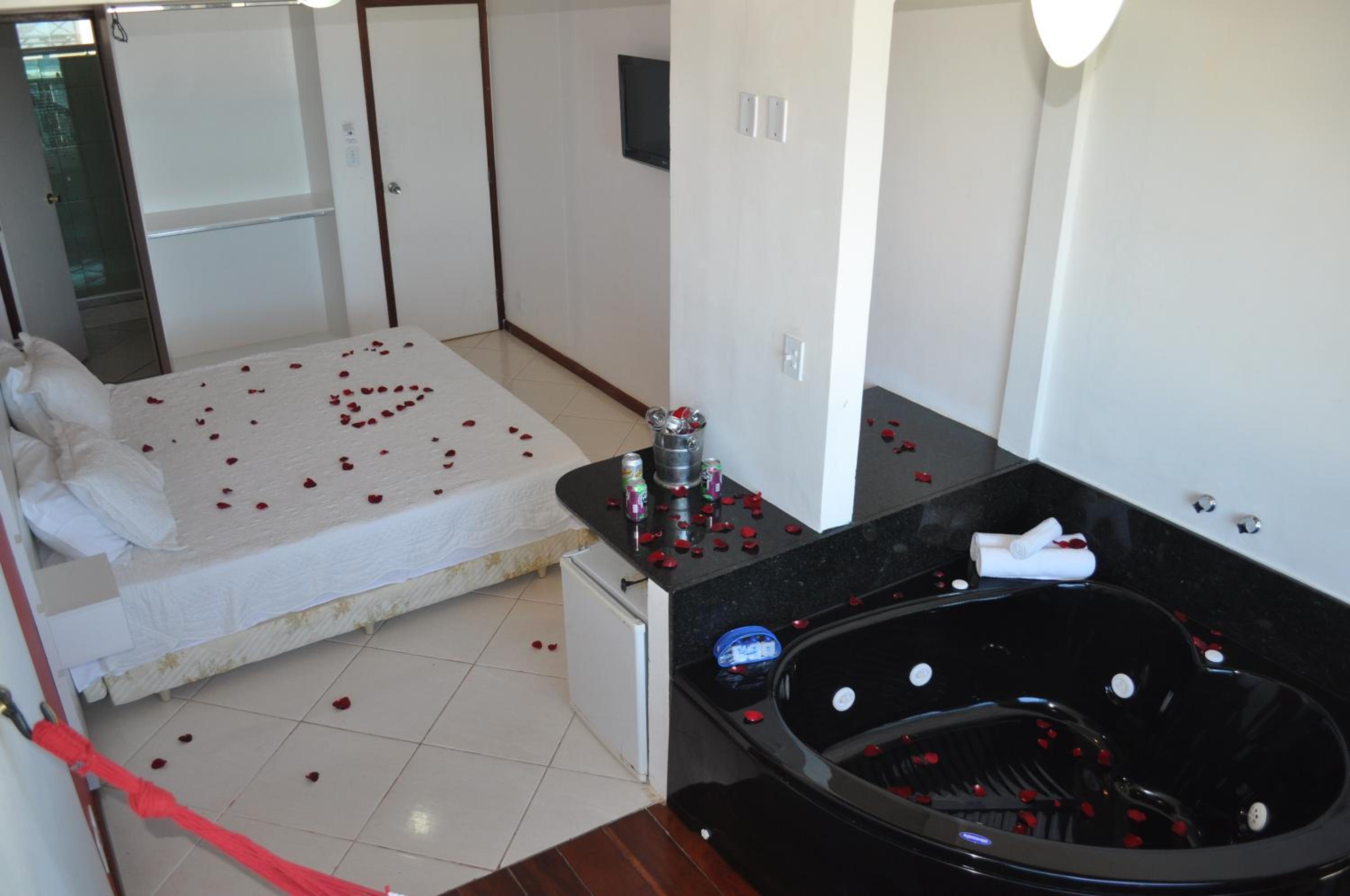 Deluxe Room with Ocean View and Hot Tub - Photo 11