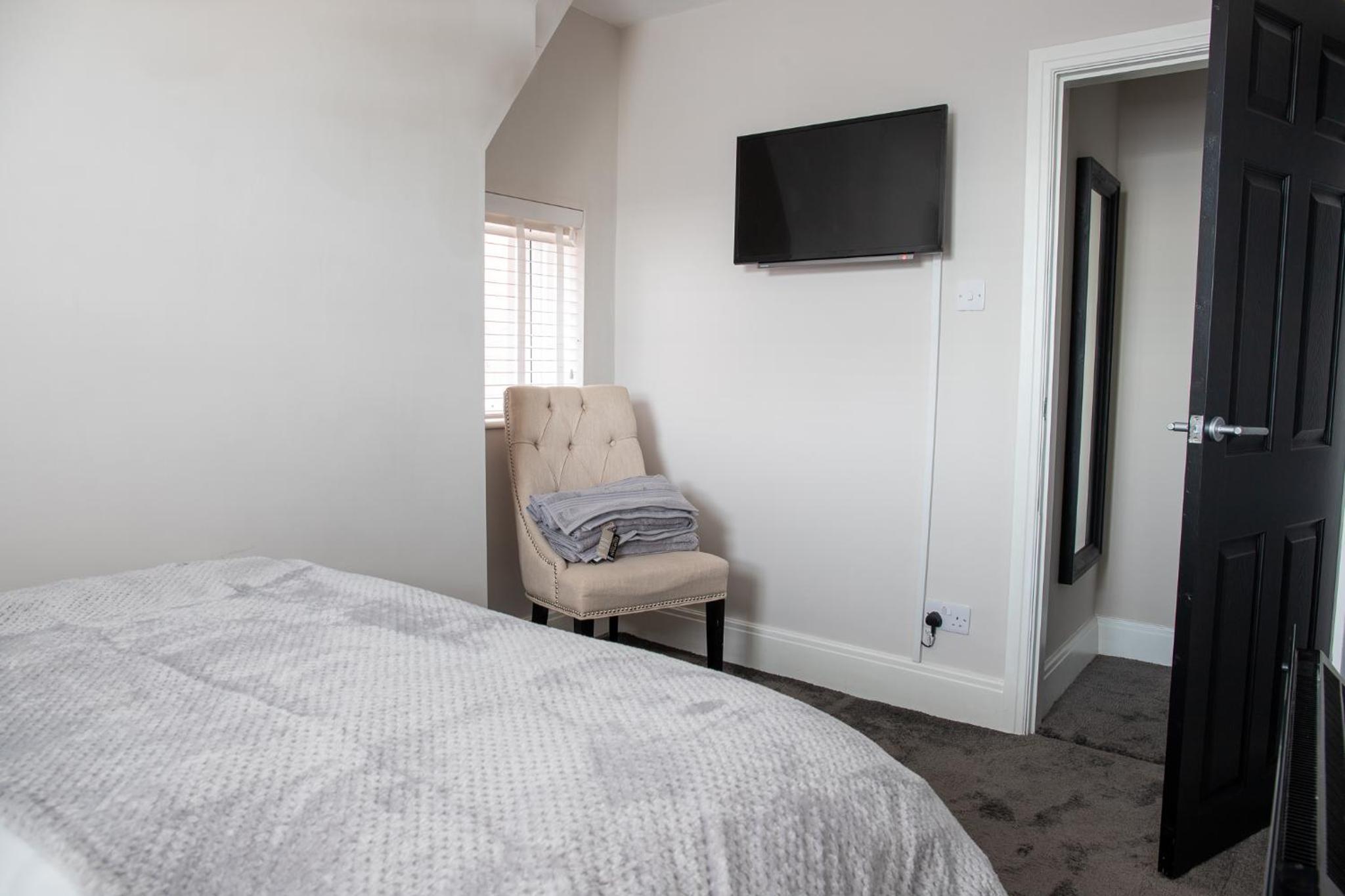 One-Bedroom Apartment - Photo 1